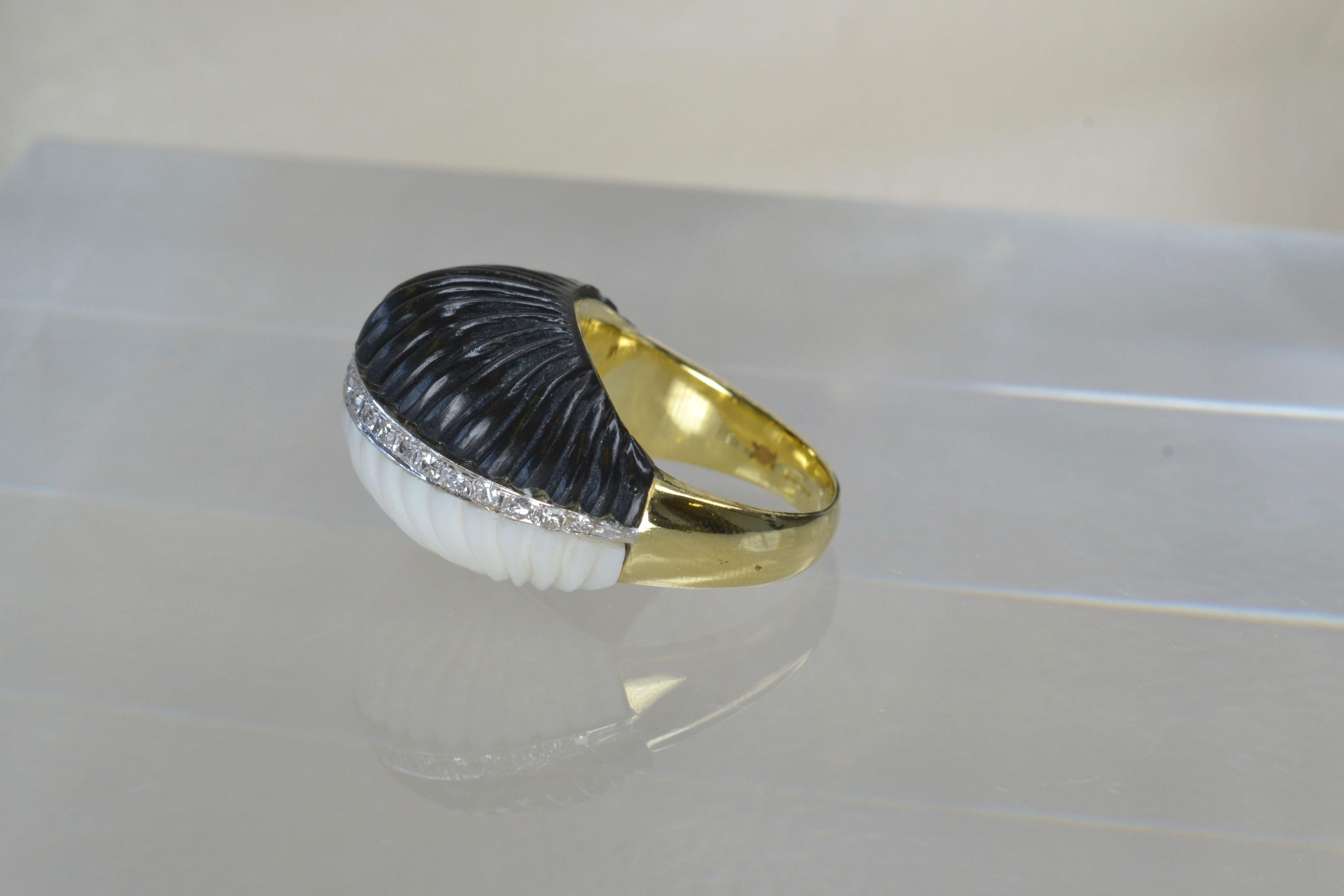 Modernist Vintage 14k Gold Black & White Onyx Scalloped Ring with Diamonds, One-of-a-kind For Sale