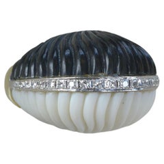 Bague vintage festonnée en or 14 carats, onyx noir et blanc et diamants, unique en son genre