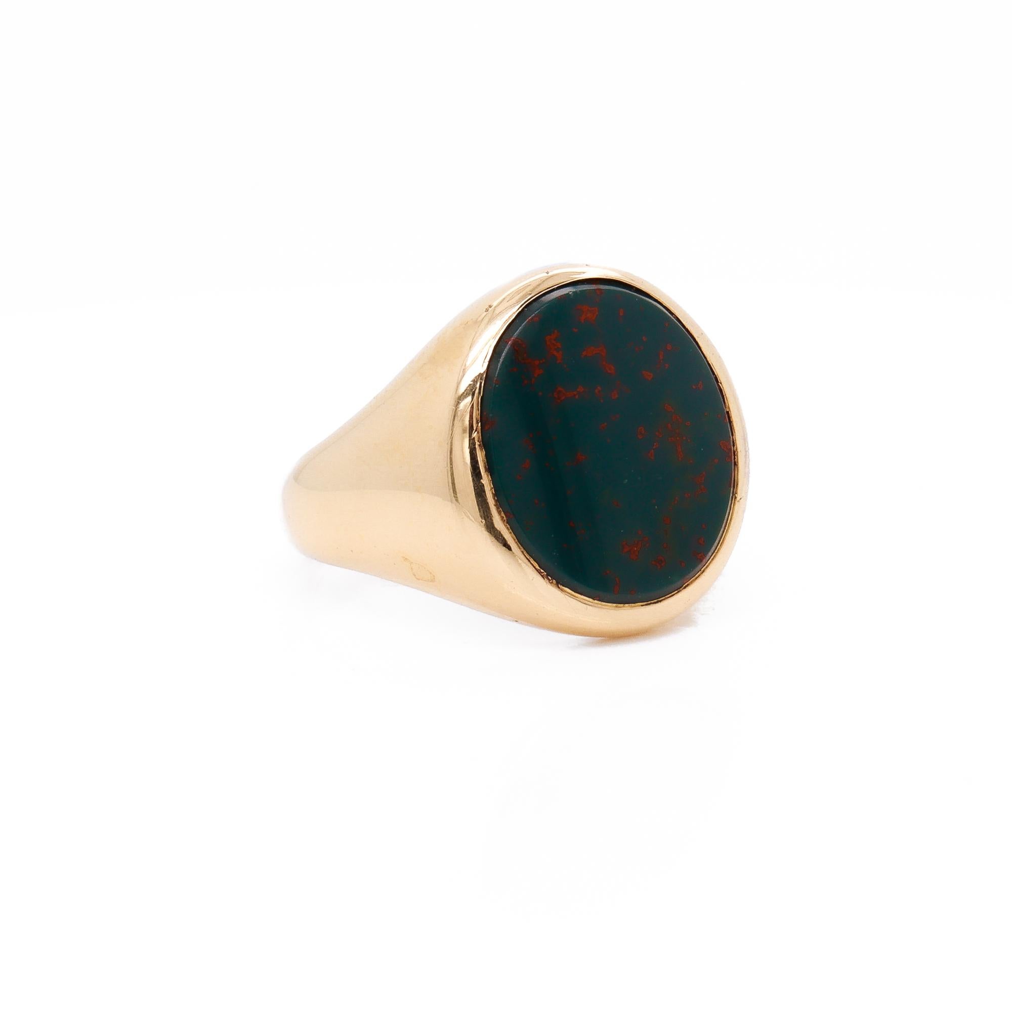 Anello con firma in oro 14K e pietra di sangue cabochon vintage di Jones & Woodland in vendita 1