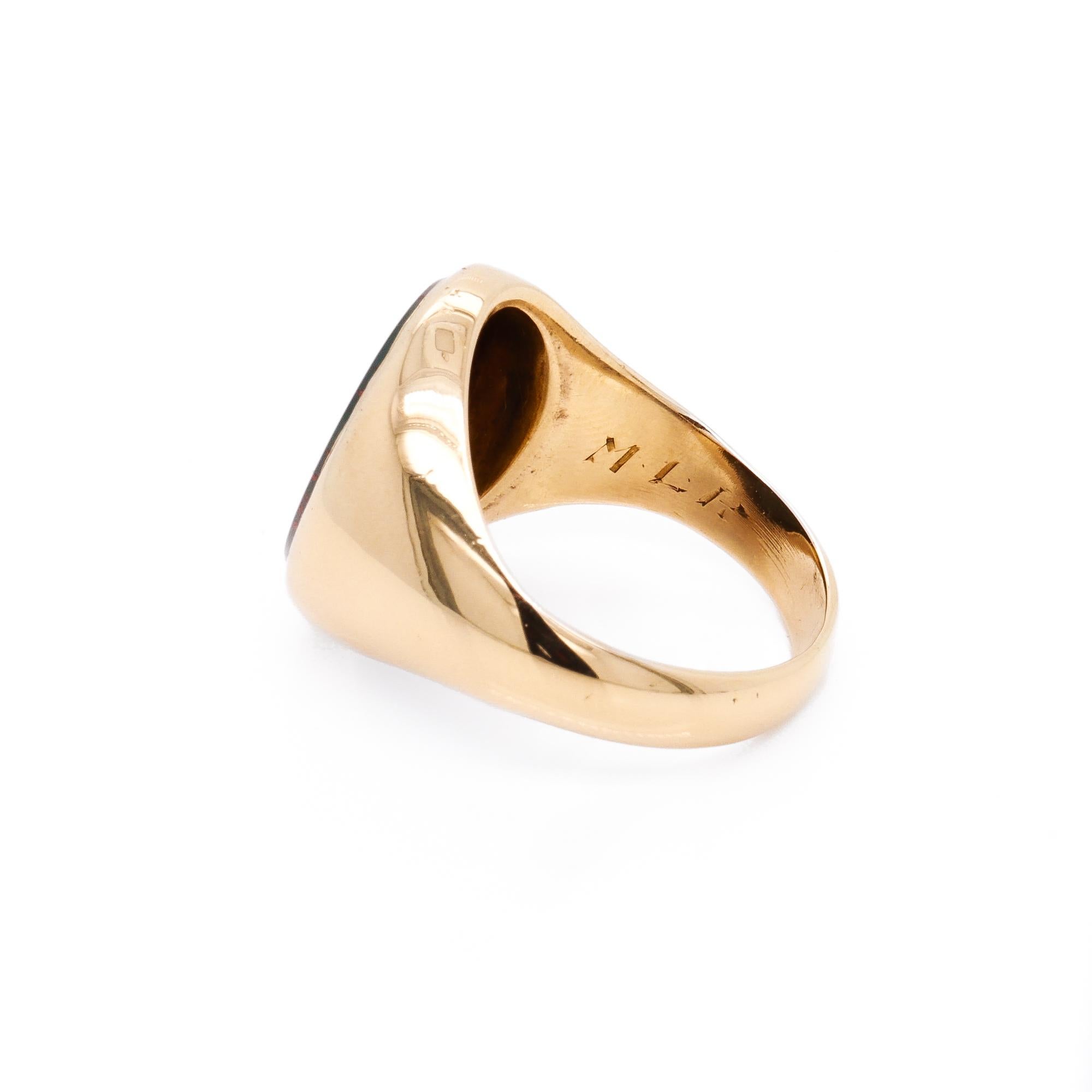 Anello con firma in oro 14K e pietra di sangue cabochon vintage di Jones & Woodland in vendita 3