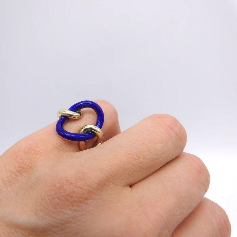 Vintage 14K Gold Blue Enamel Lover's Knot Ring, circa 1990 In Good Condition For Sale In Venice, CA