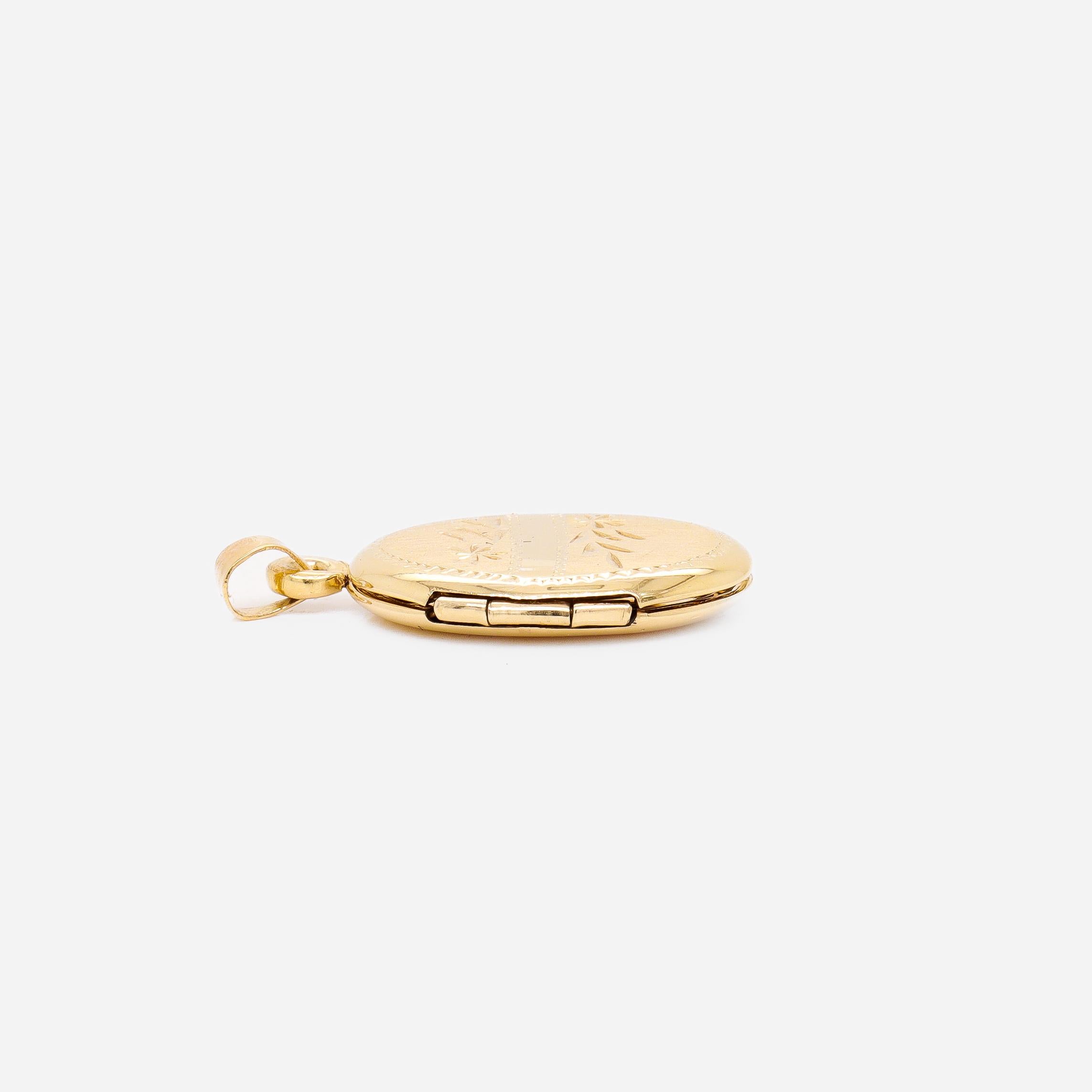 Pendentif ou breloque vintage en or 14K Brite-Cut Locket en vente 7