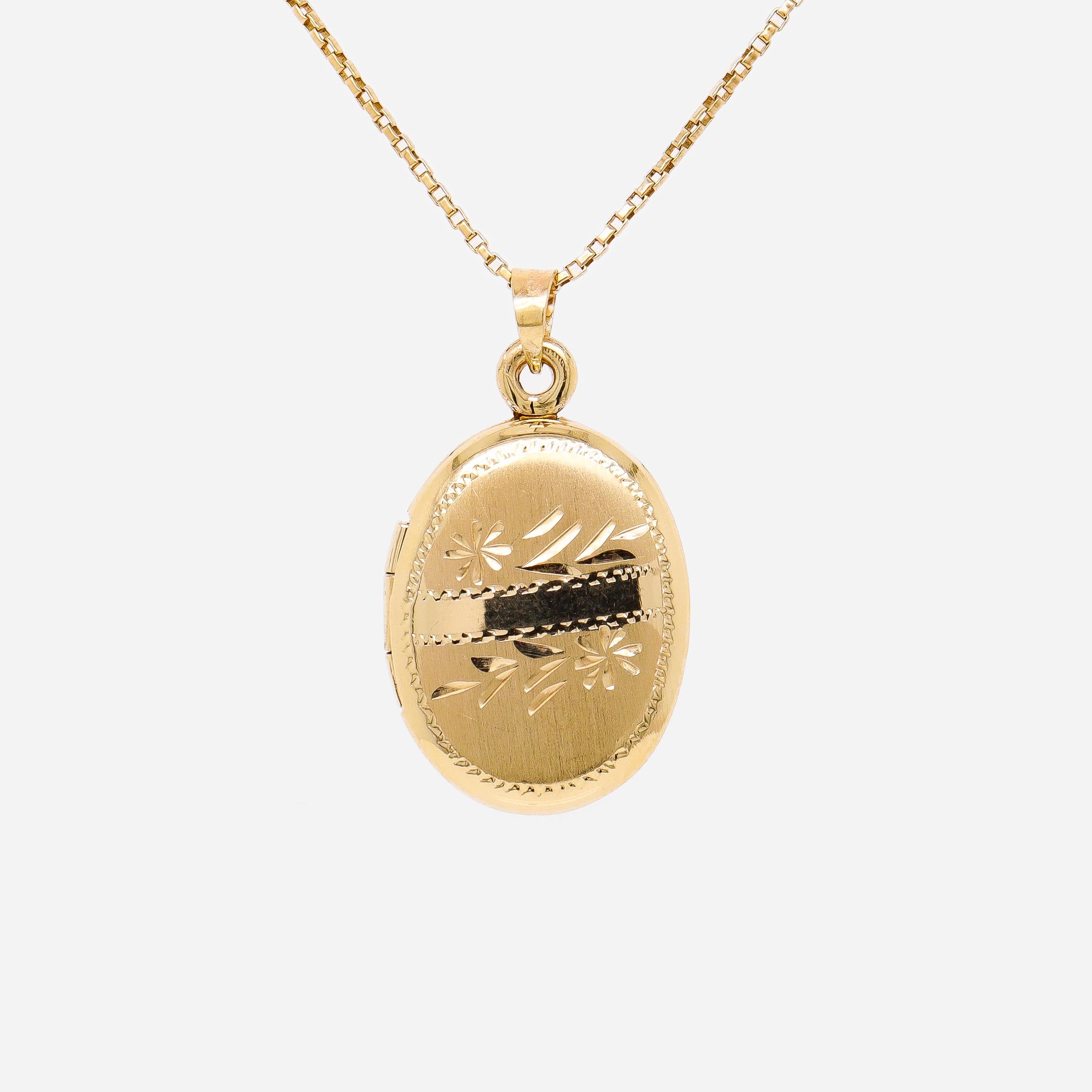Pendentif ou breloque vintage en or 14K Brite-Cut Locket Pour femmes en vente