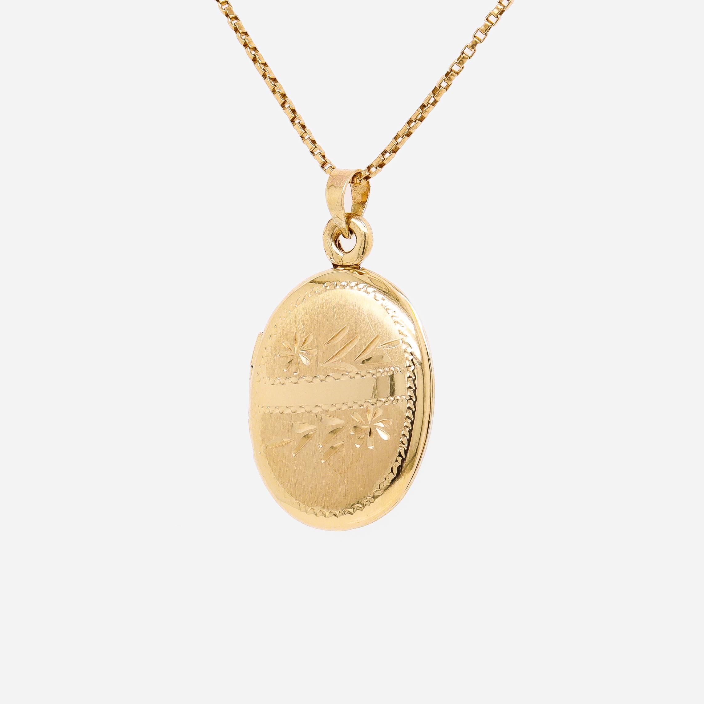 Pendentif ou breloque vintage en or 14K Brite-Cut Locket en vente 1