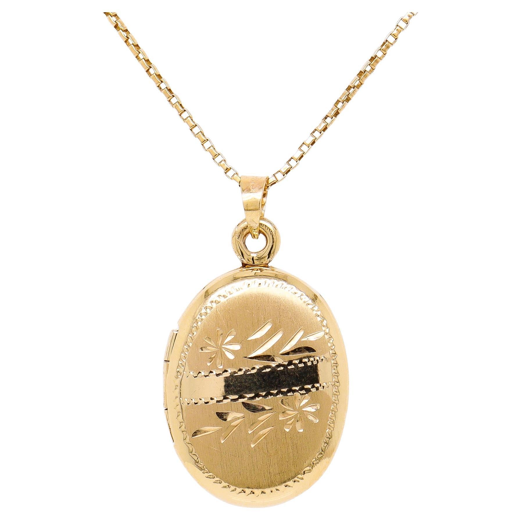 Pendentif ou breloque vintage en or 14K Brite-Cut Locket en vente