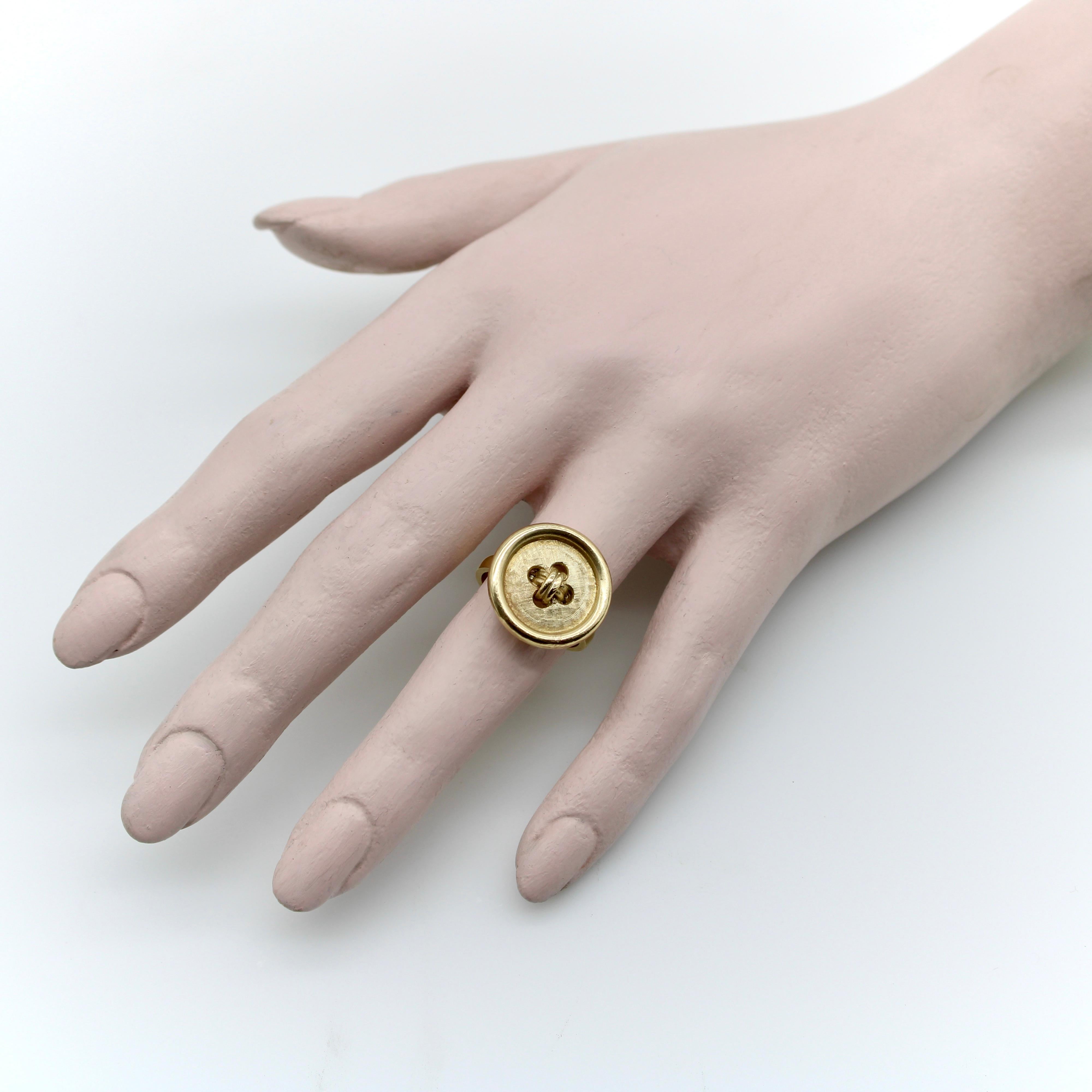 Vintage 14K Gold Button Ring For Sale 3