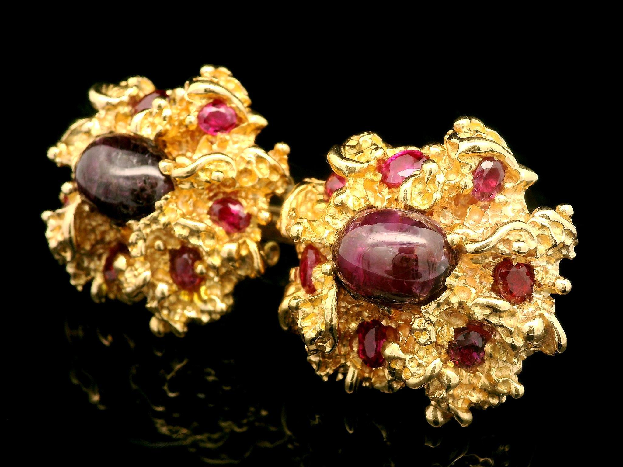 Uomo Gemelli d'epoca in oro 14k con rubino cabochon e pepita di grandi dimensioni con doppia clip in vendita