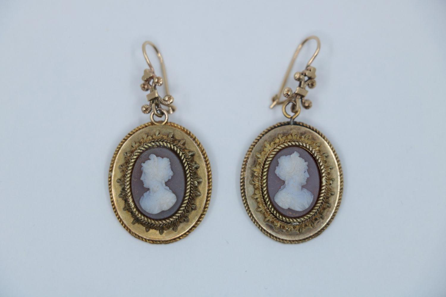 Women's Vintage 14K Gold Cameo Earrings For Sale