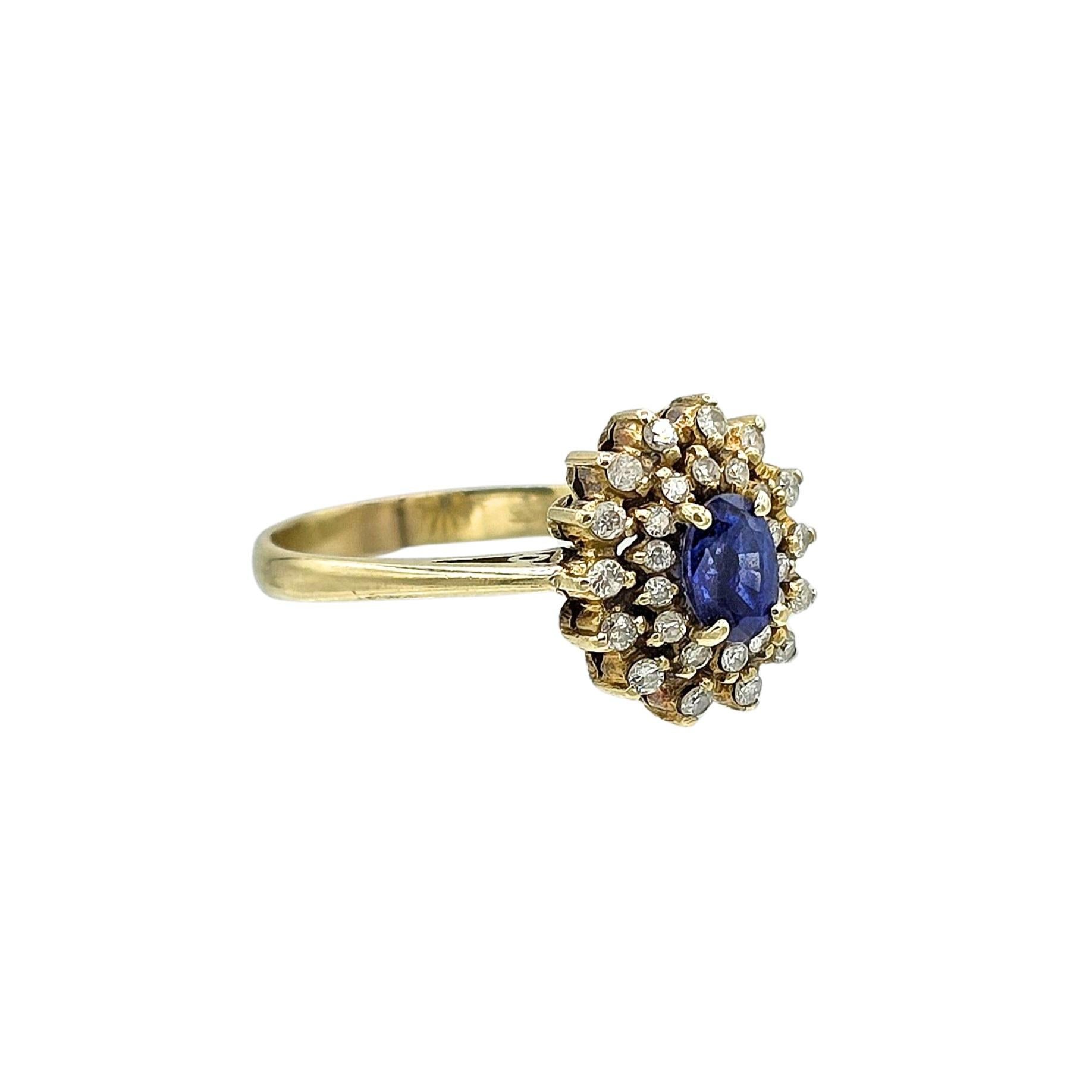 Vintage 14k Gold Ceylon Blue Sapphire and Diamond Cluster Engagement Ring In Excellent Condition In West Sussex, GB