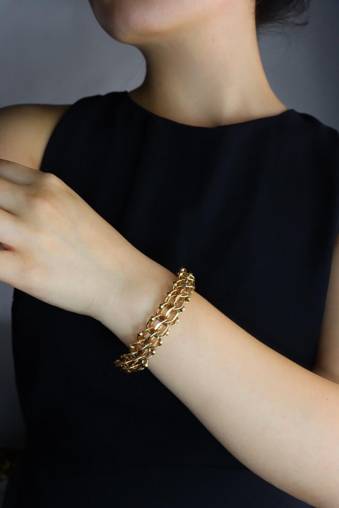 Bracelet vintage en chaîne d'or 14K
Estampillé 14K au dos du fermoir.

Dimensions approximatives :
20.2 cm (Longueur)
1,7 cm (largeur)
Poids : 47,2 grammes.