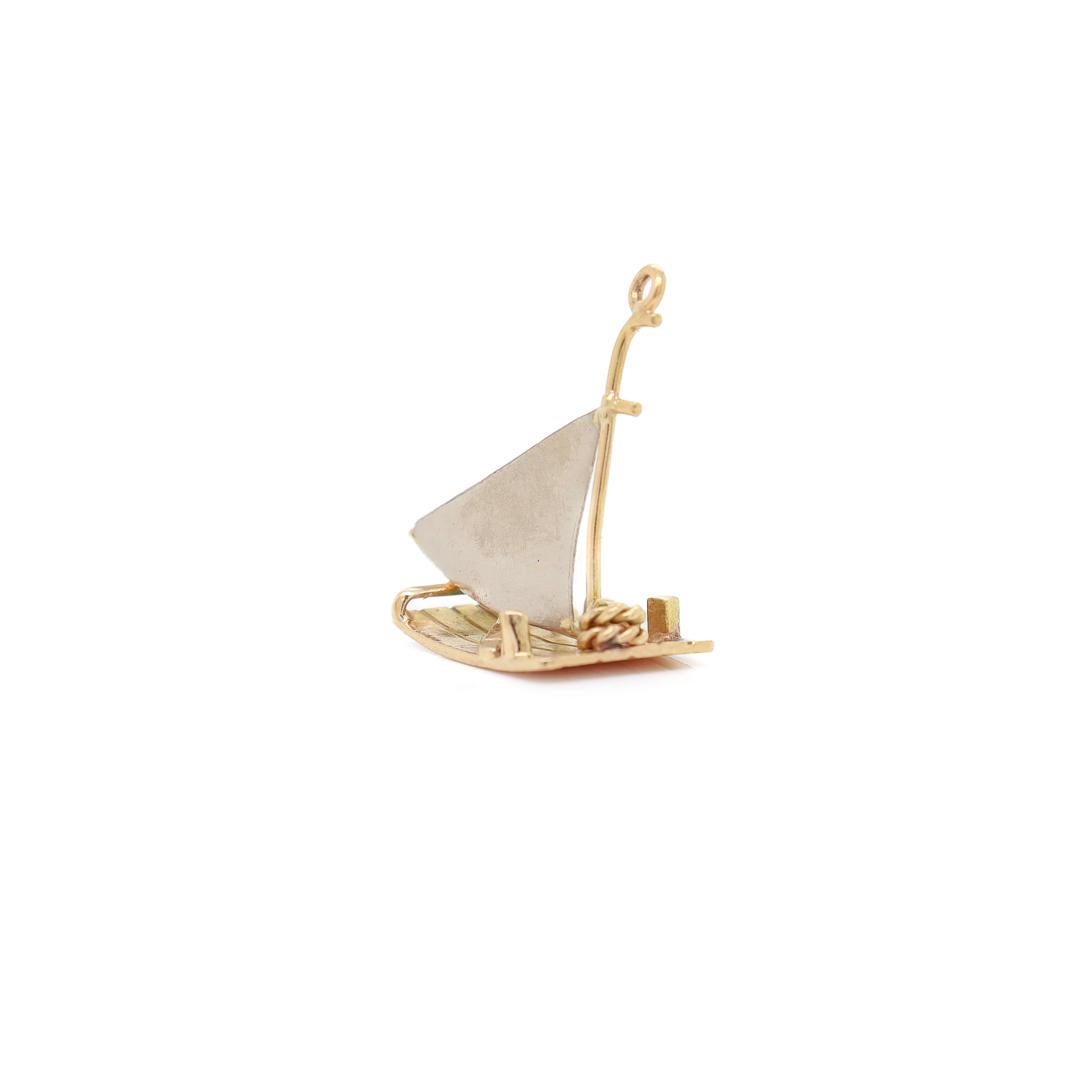 Vintage 14K Gold Charm of a Raft or Sailboat In Good Condition For Sale In Philadelphia, PA