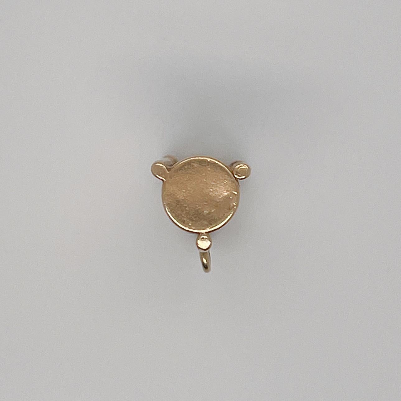 Vintage 14K Gold Charm of an Hour Glass for a Bracelet In Good Condition In Philadelphia, PA
