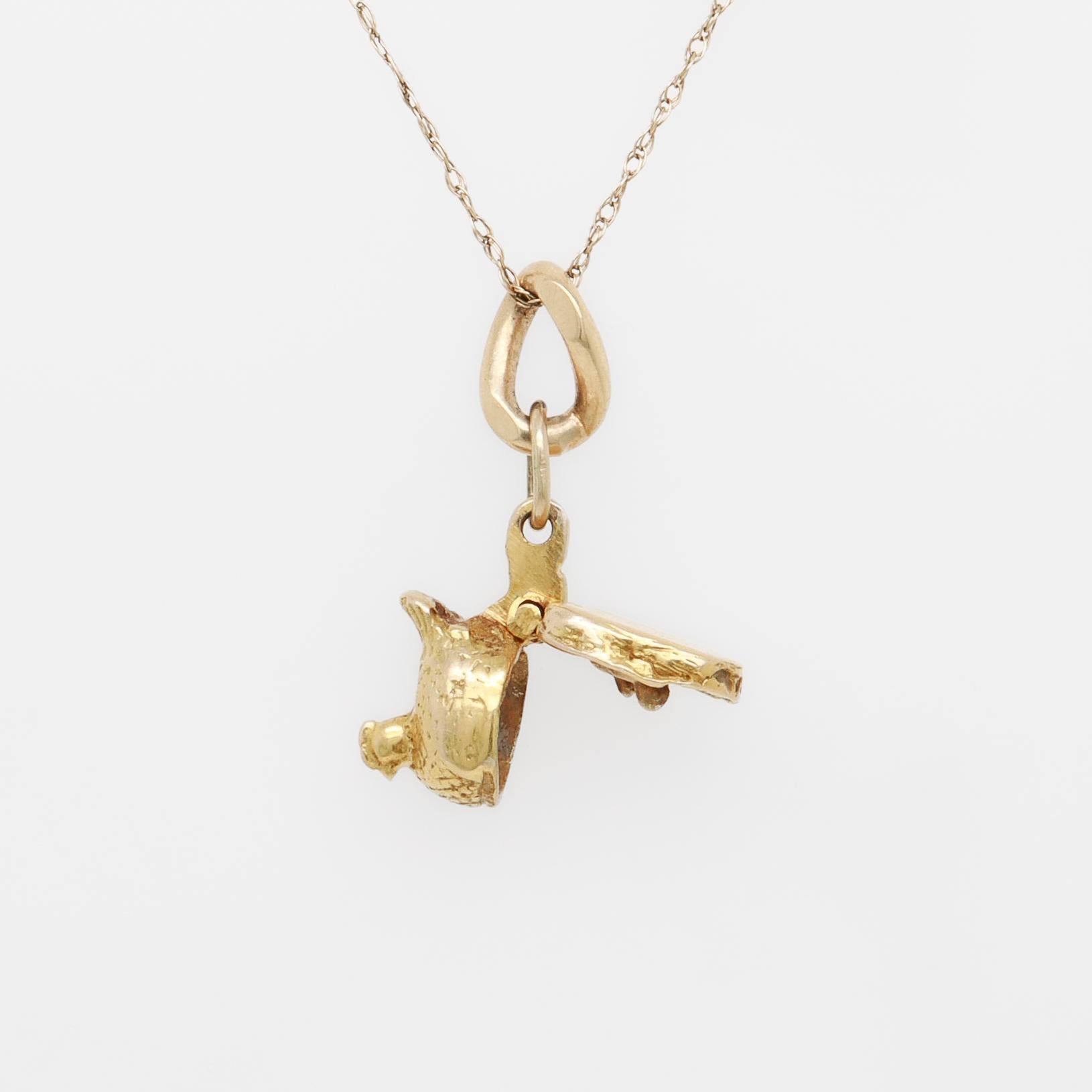 Vintage 14K Gold Charm of Hen Sitting on Nest of Chicks For Sale 5