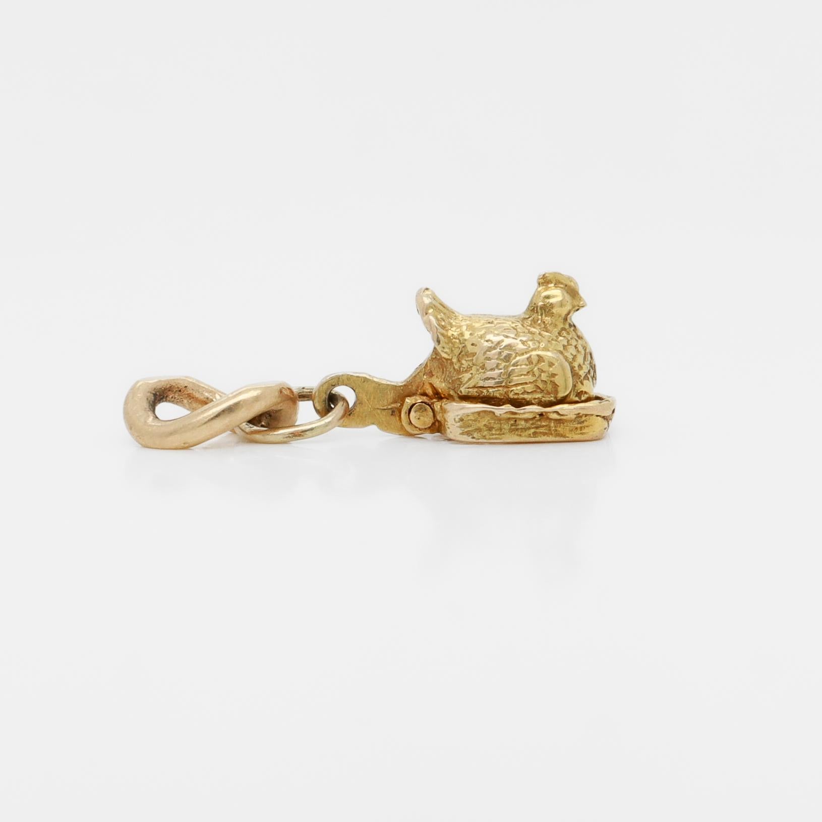 Vintage 14K Gold Charm of Hen Sitting on Nest of Chicks For Sale 6