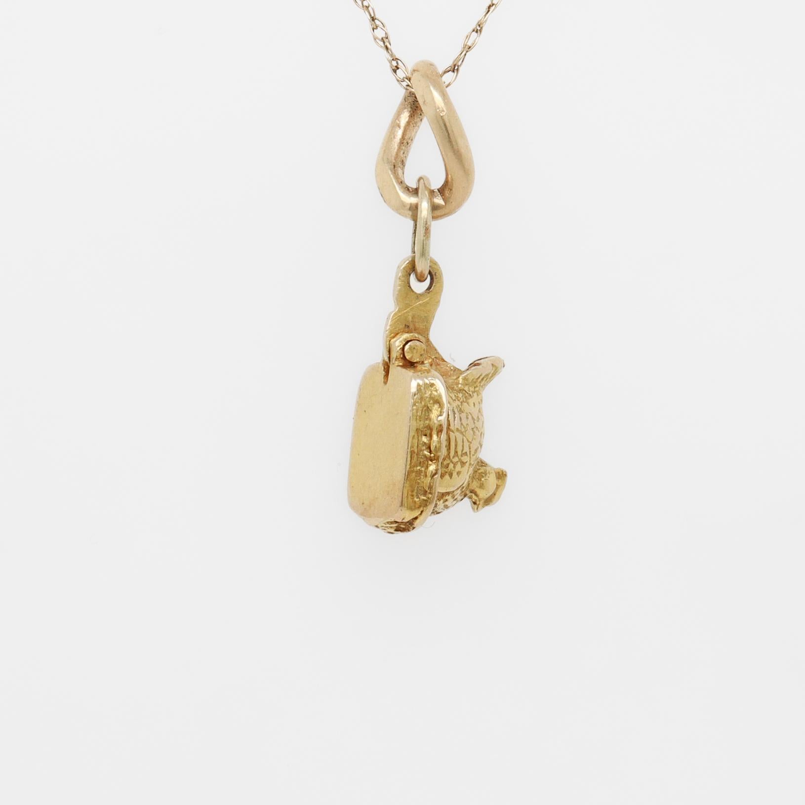 Vintage 14K Gold Charm of Hen Sitting on Nest of Chicks For Sale 9