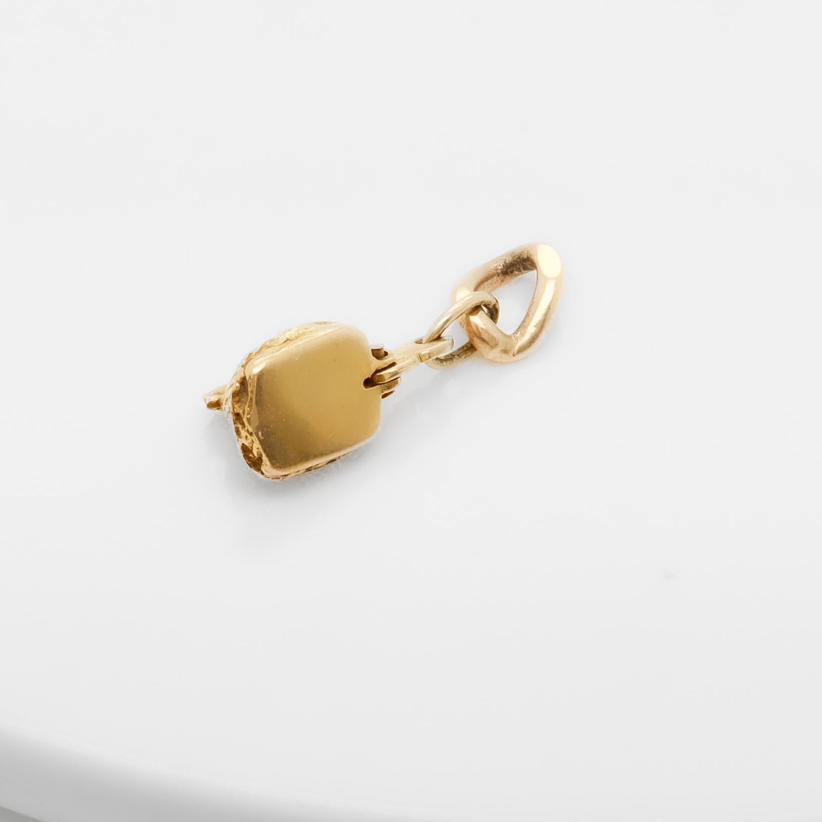 Vintage 14K Gold Charm of Hen Sitting on Nest of Chicks For Sale 11