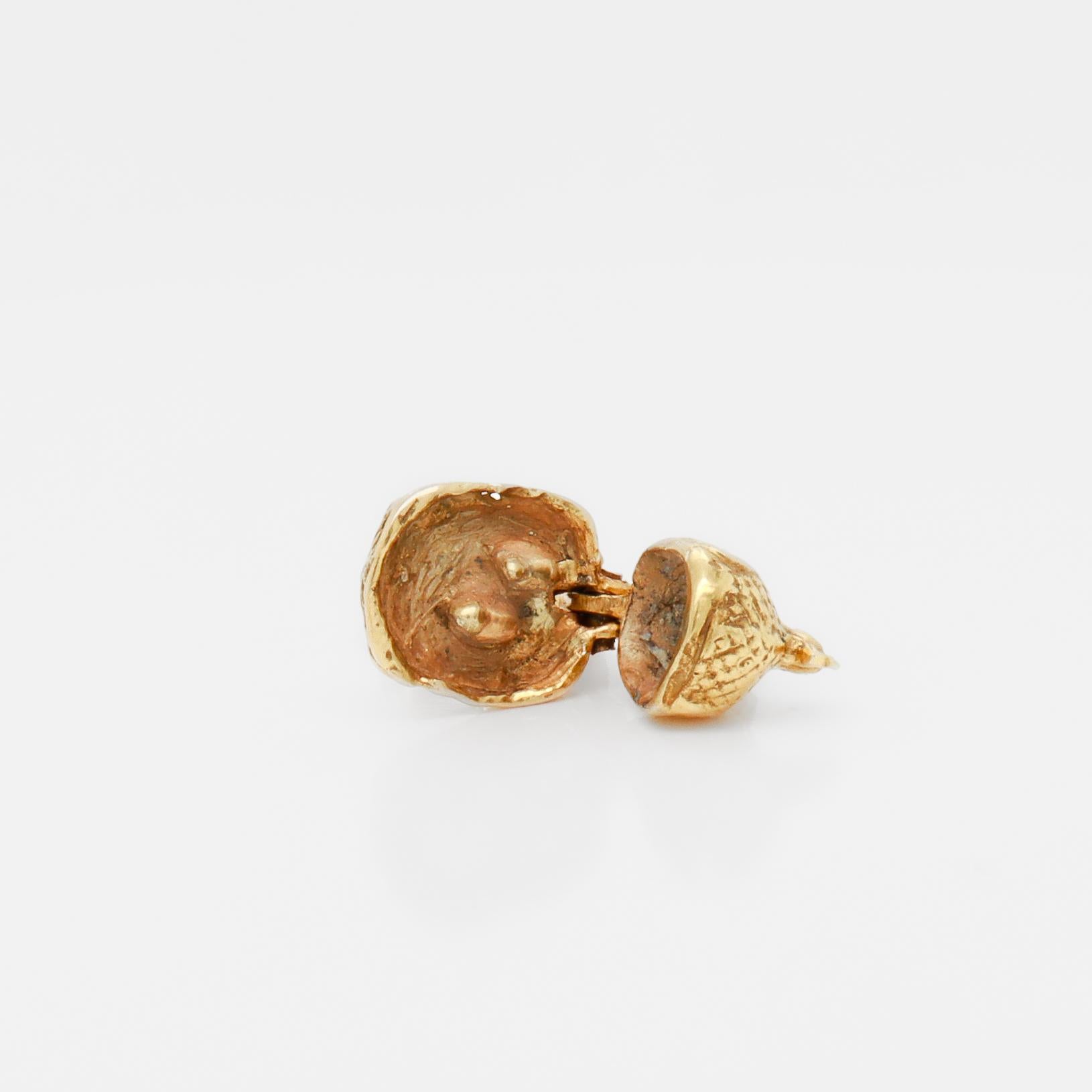 Vintage 14K Gold Charm of Hen Sitting on Nest of Chicks For Sale 1