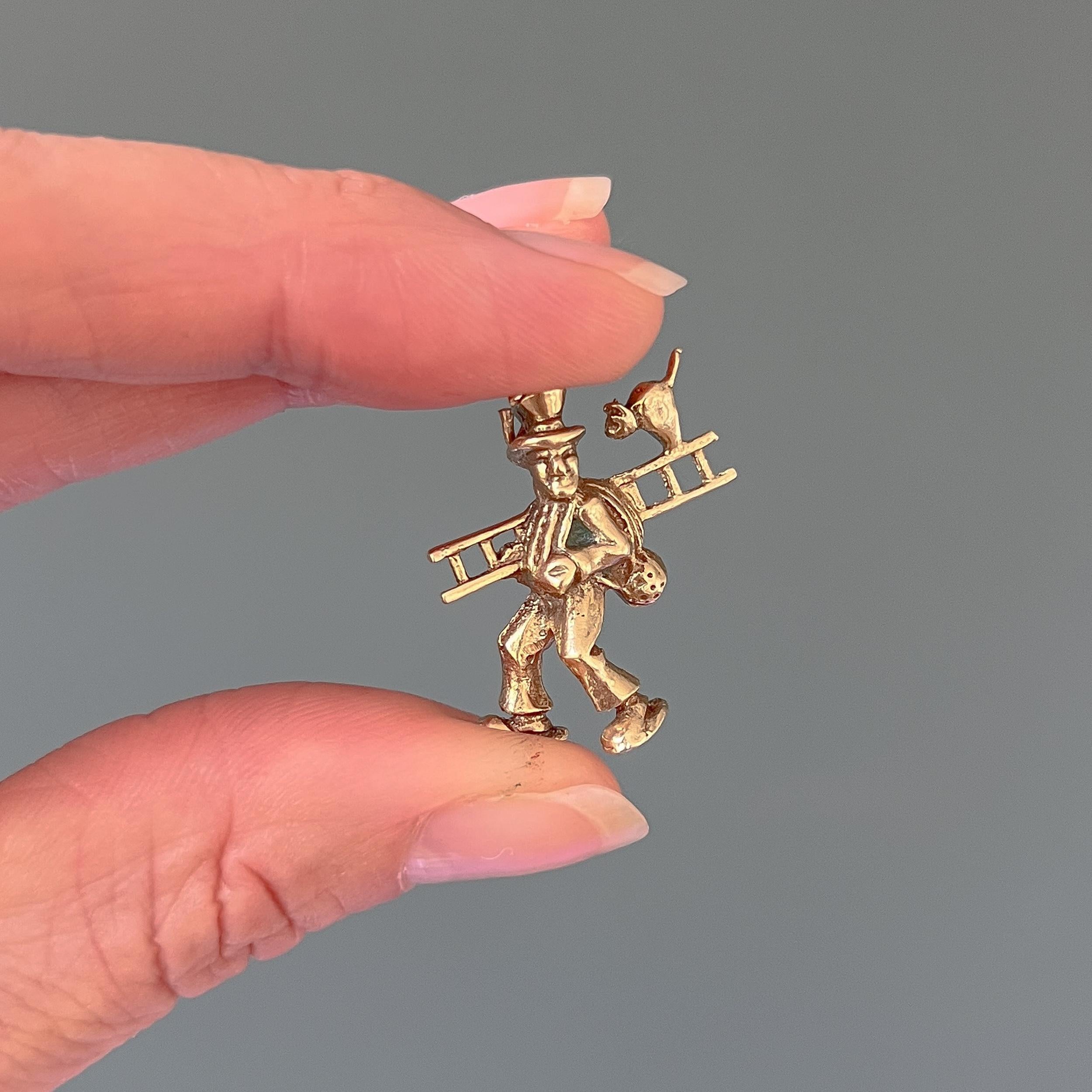Vintage 14K Gold Chimney Sweep and Cat Charm Pendant In Good Condition For Sale In Rotterdam, NL