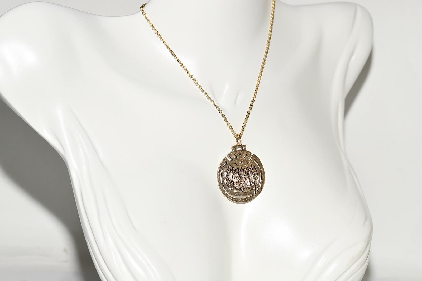 Vintage 14k Gold Circa 1960s  Rose Cut Diamond  Allah Written Pendant Necklace In Good Condition For Sale In Fatih/İstanbul, 34