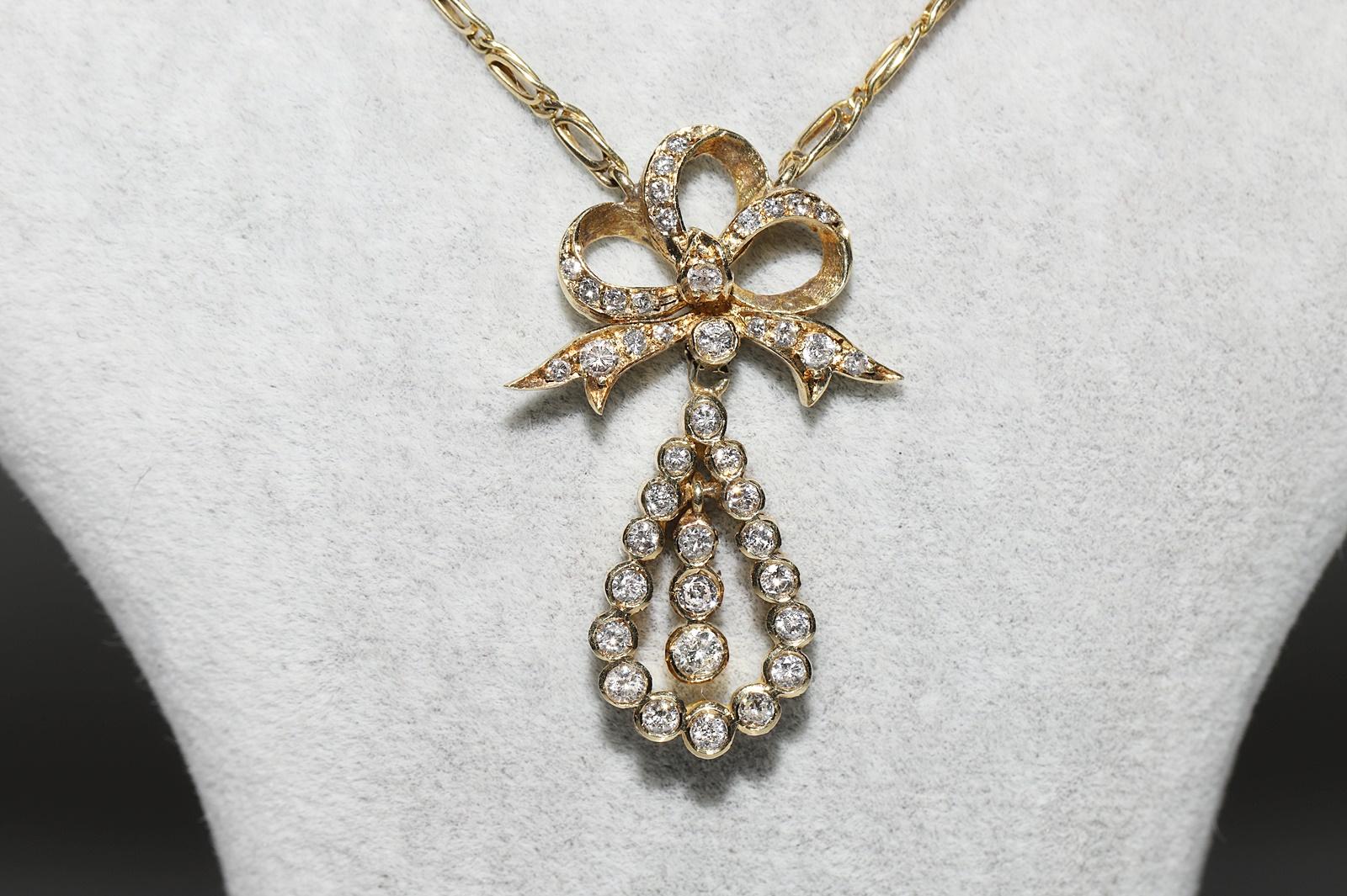 Vintage 14k Gold Circa 1970er Jahre Natürlicher Diamant Dekorierte Amulet Halskette  (Retro) im Angebot