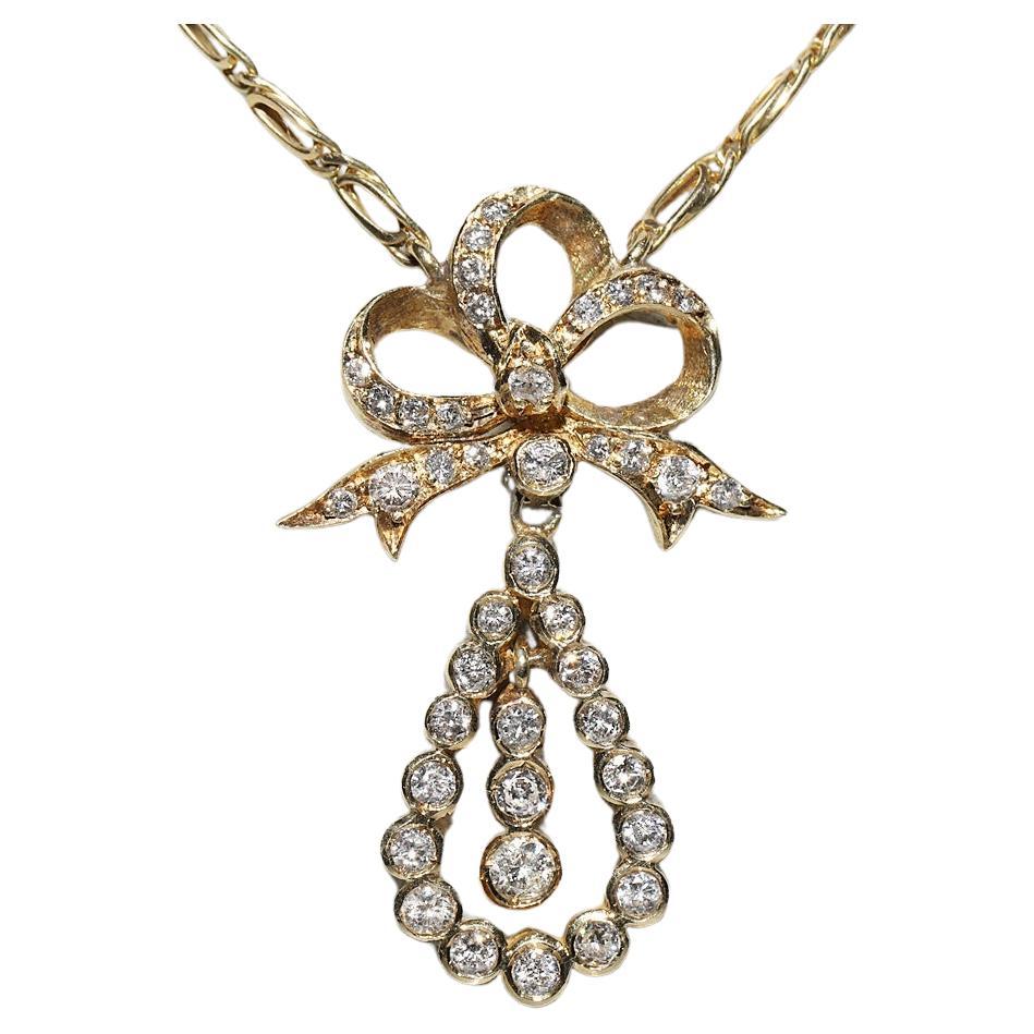Vintage 14k Gold Circa 1970s Natural Diamond Decorated Bow Design Necklace (Collier en or 14k Circa 1970 orné de diamants naturels)