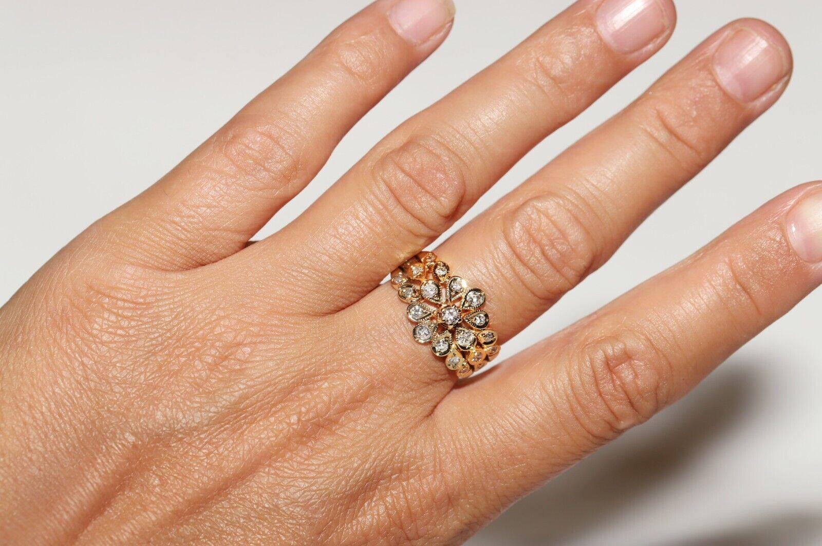 Vintage 14k Gold Circa 1980 Natural Diamond Decorated Pretty Ring (Bague jolie décorée de diamants naturels)  en vente 1