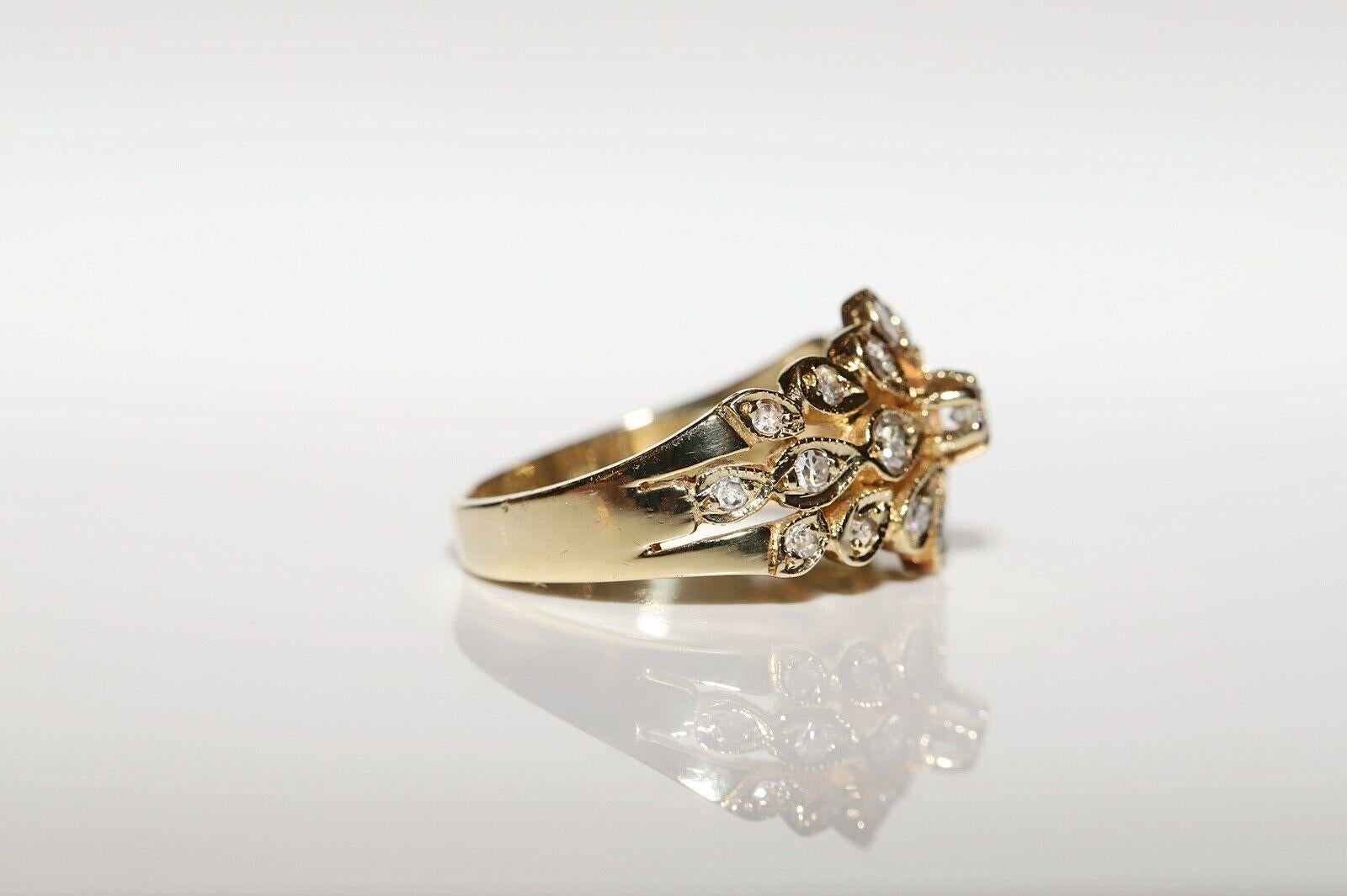 Vintage 14k Gold Circa 1980 Natural Diamond Decorated Pretty Ring (Bague jolie décorée de diamants naturels)  en vente 2