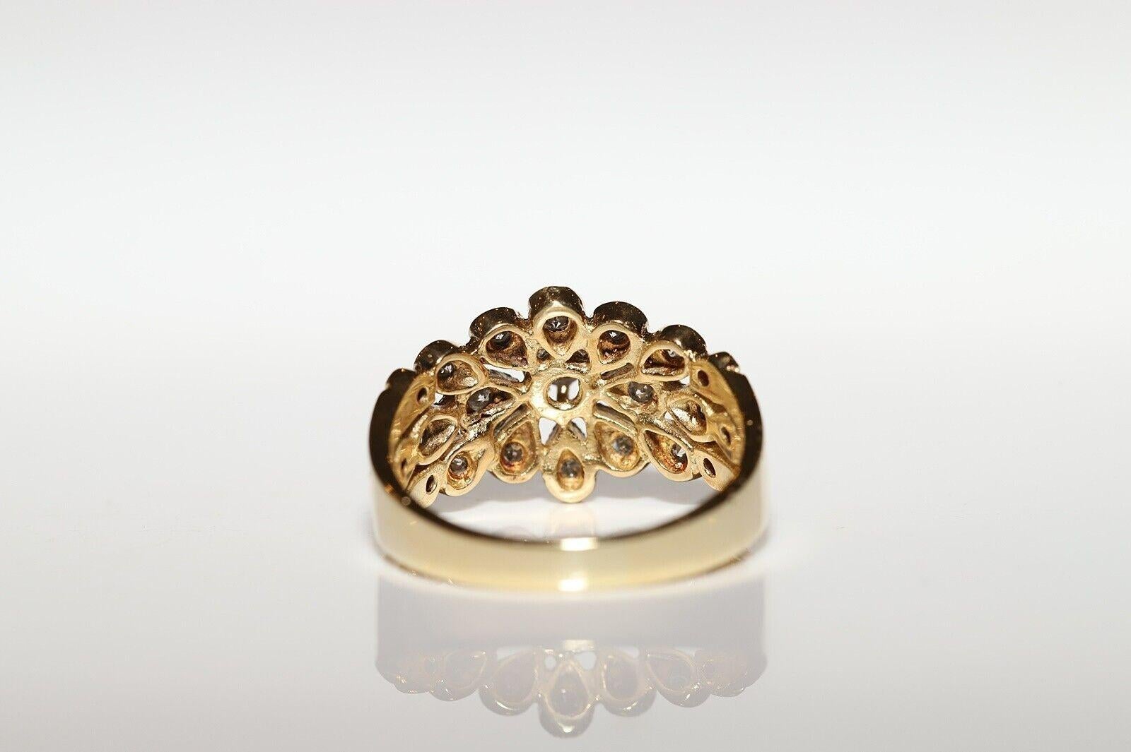 Vintage 14k Gold Circa 1980 Natural Diamond Decorated Pretty Ring (Bague jolie décorée de diamants naturels)  en vente 3