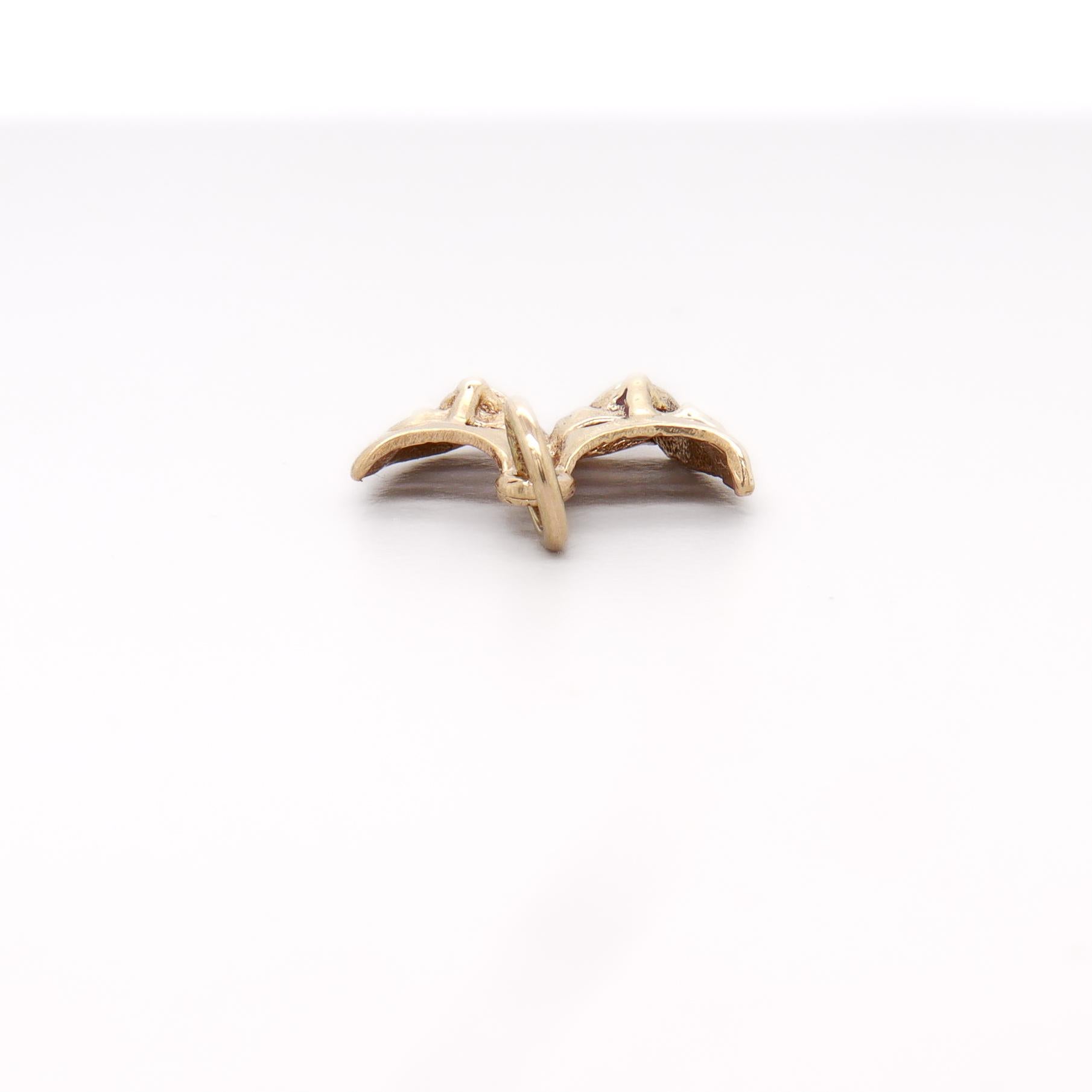 Vintage 14K Gold Comedy & Tragedy Masks Figural Charm for a Bracelet en vente 6