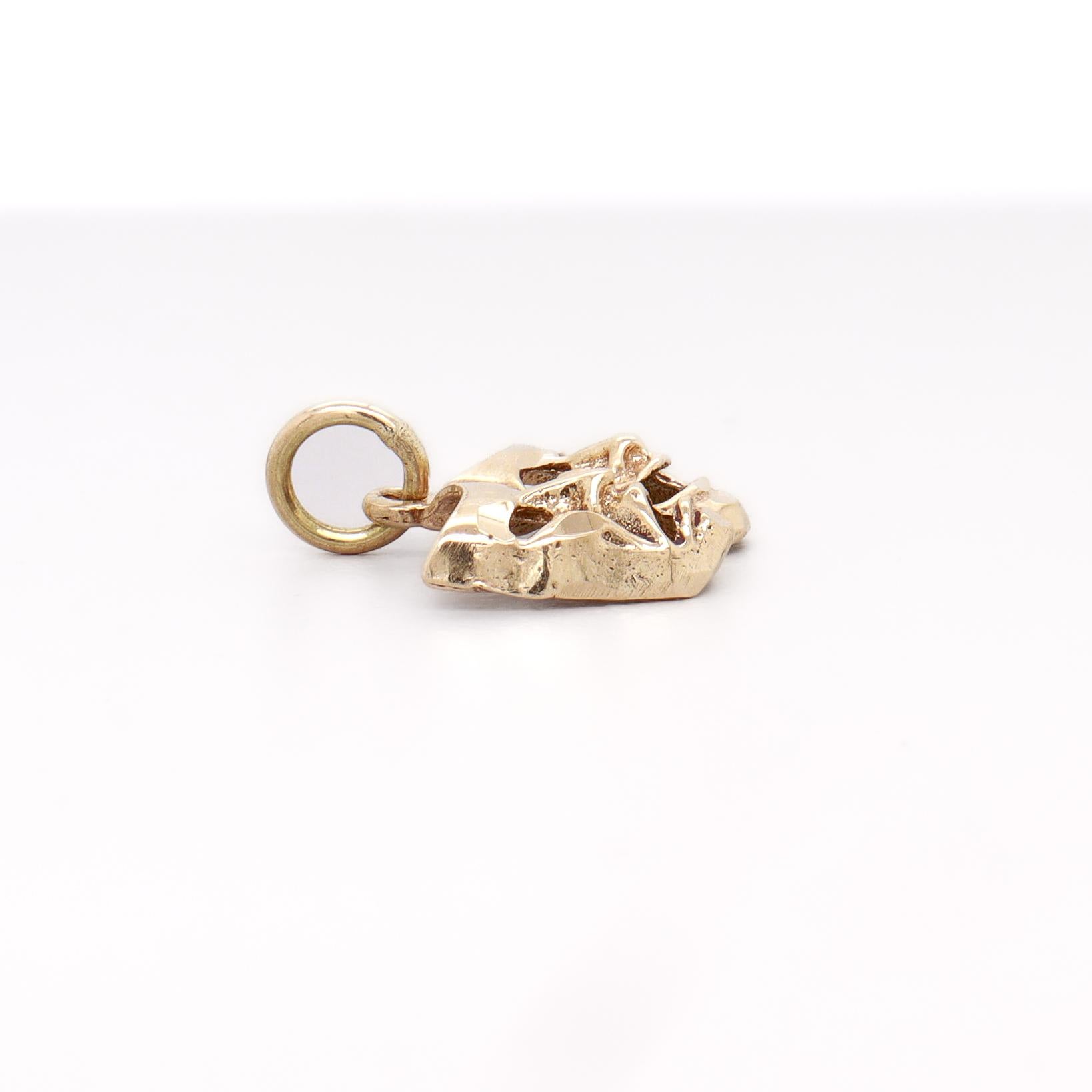 Vintage 14K Gold Comedy & Tragedy Masks Figural Charm for a Bracelet en vente 7