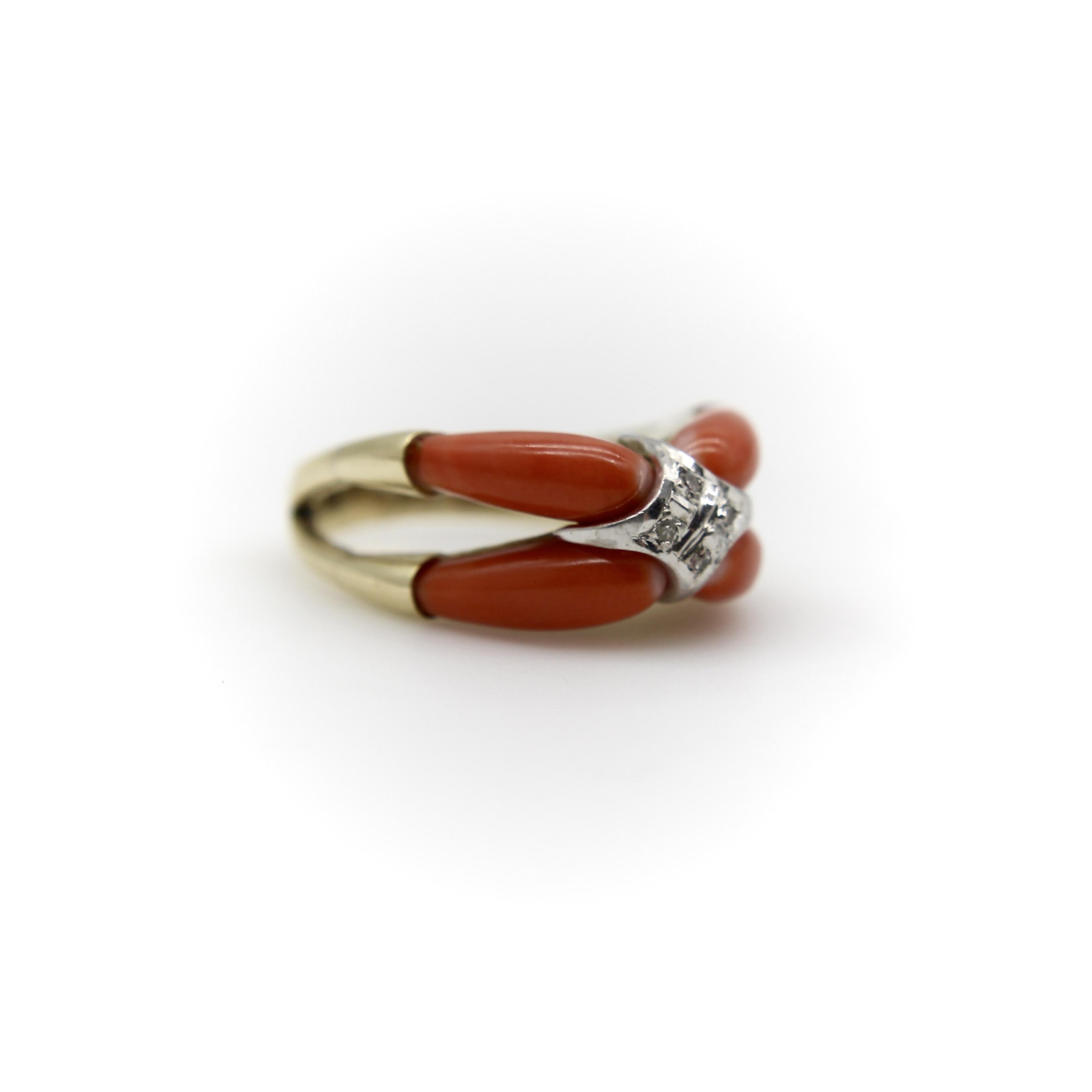 Modernistischer Ring aus 14 Karat Gold mit Koralle und Diamant im Zustand „Gut“ im Angebot in Venice, CA