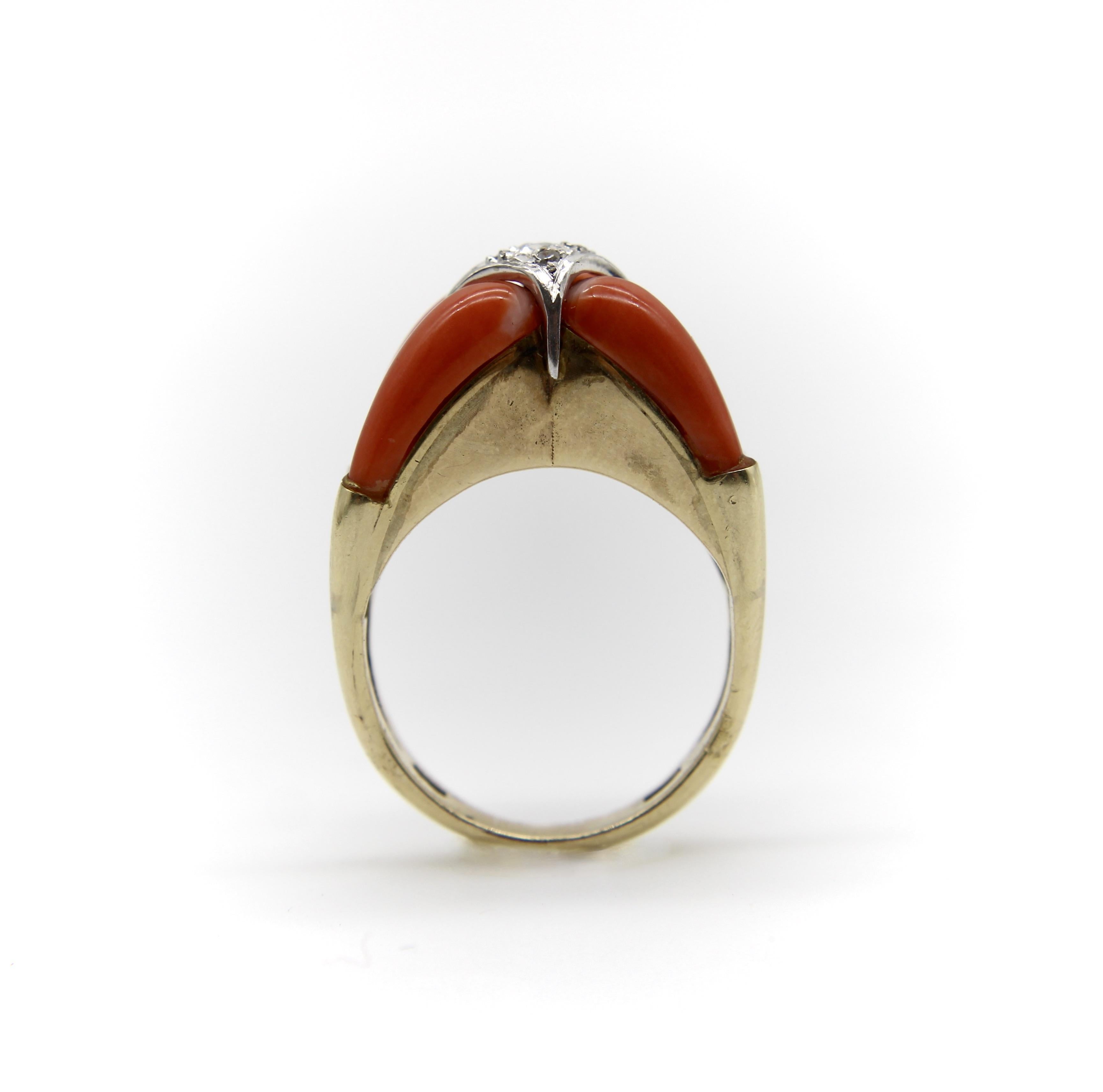 Modernistischer Ring aus 14 Karat Gold mit Koralle und Diamant im Angebot 2