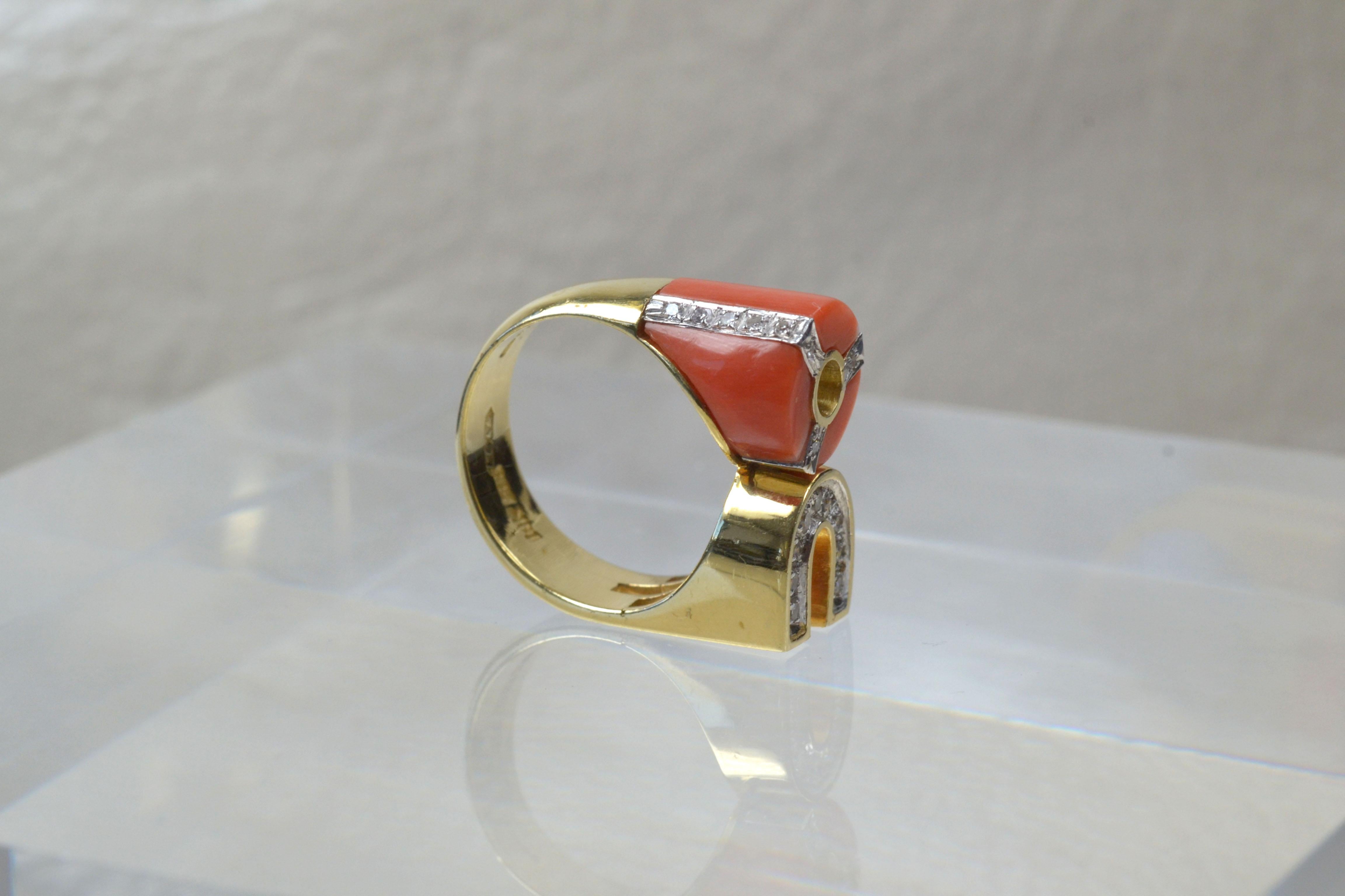 Vintage 14k Gold Coral and Diamond Shape Ring One-of-a-kind In Good Condition For Sale In London, GB