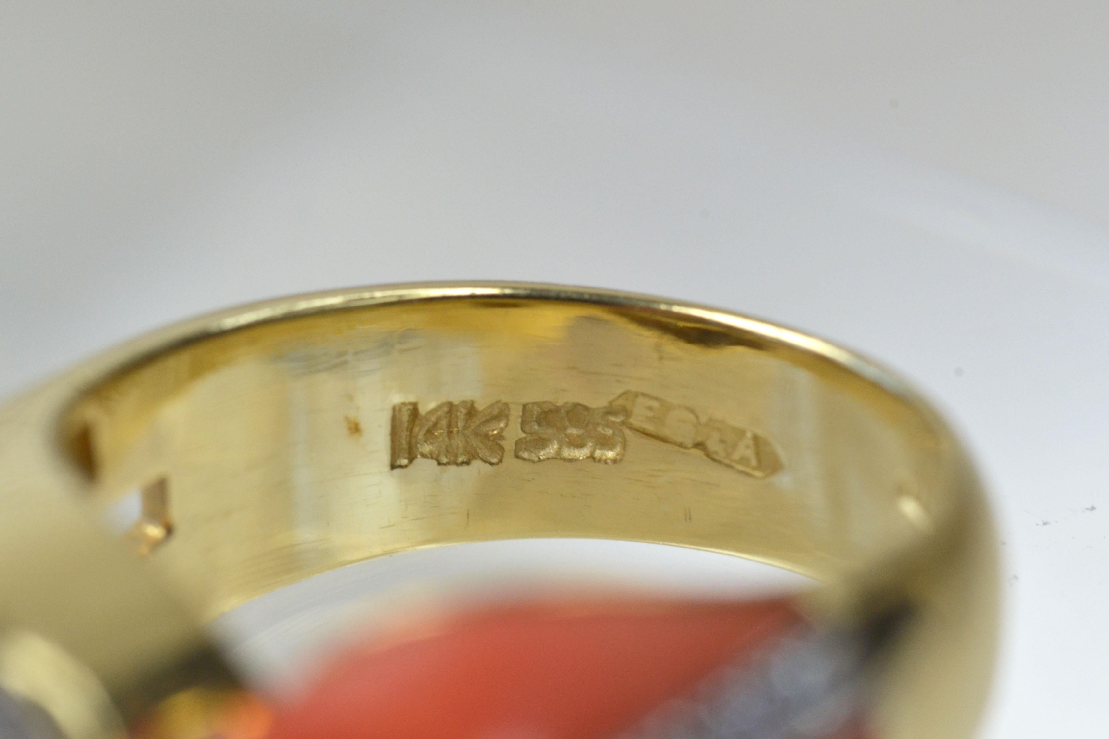 Einzigartiger Ring aus 14 Karat Gold mit Koralle und Diamant in Form eines Diamanten im Angebot 2