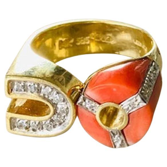 Einzigartiger Ring aus 14 Karat Gold mit Koralle und Diamant in Form eines Diamanten im Angebot