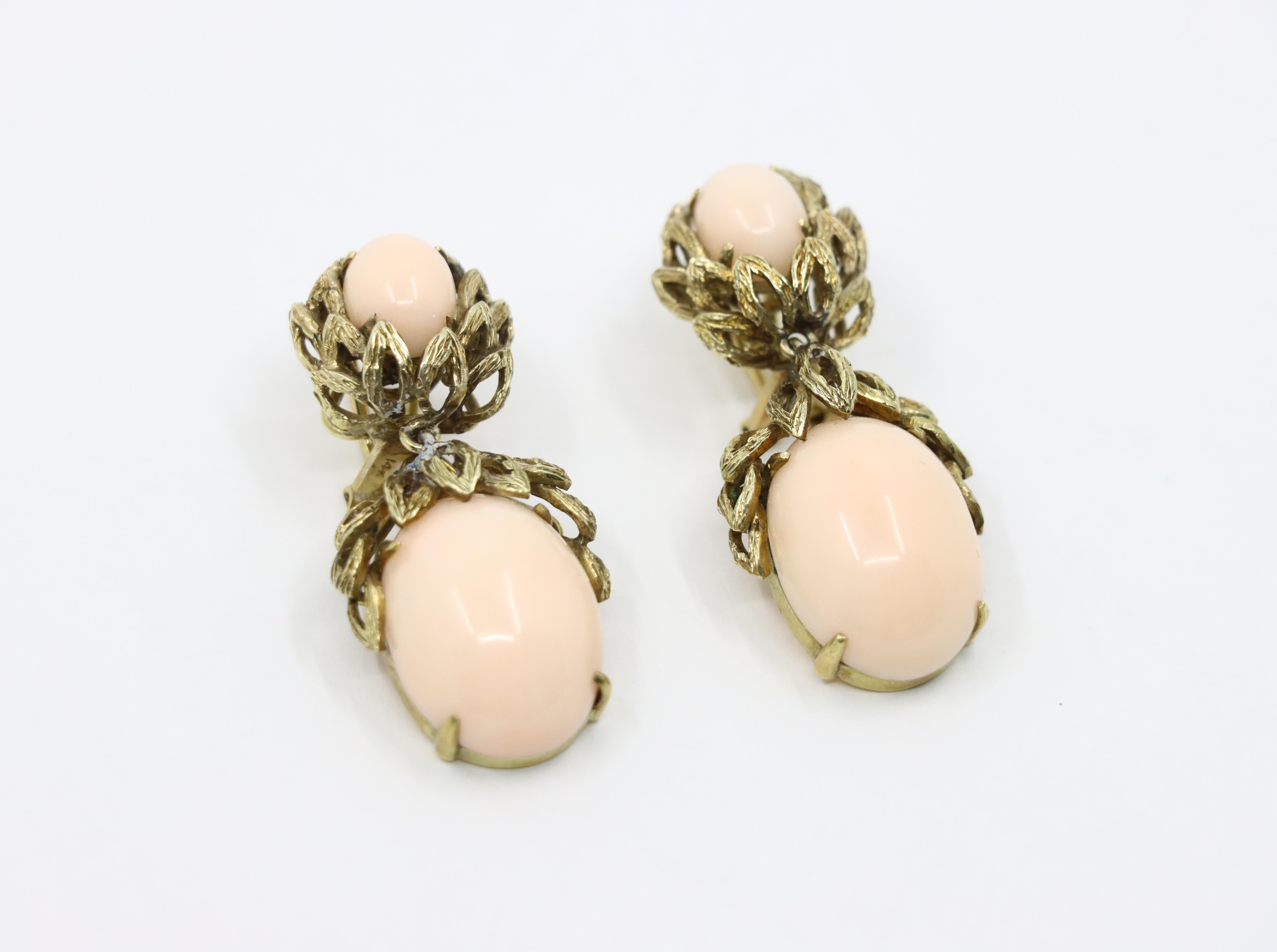 Ohrringe, 14 Karat Gold Koralle Cabochon im Zustand „Gut“ im Angebot in Flushing, NY