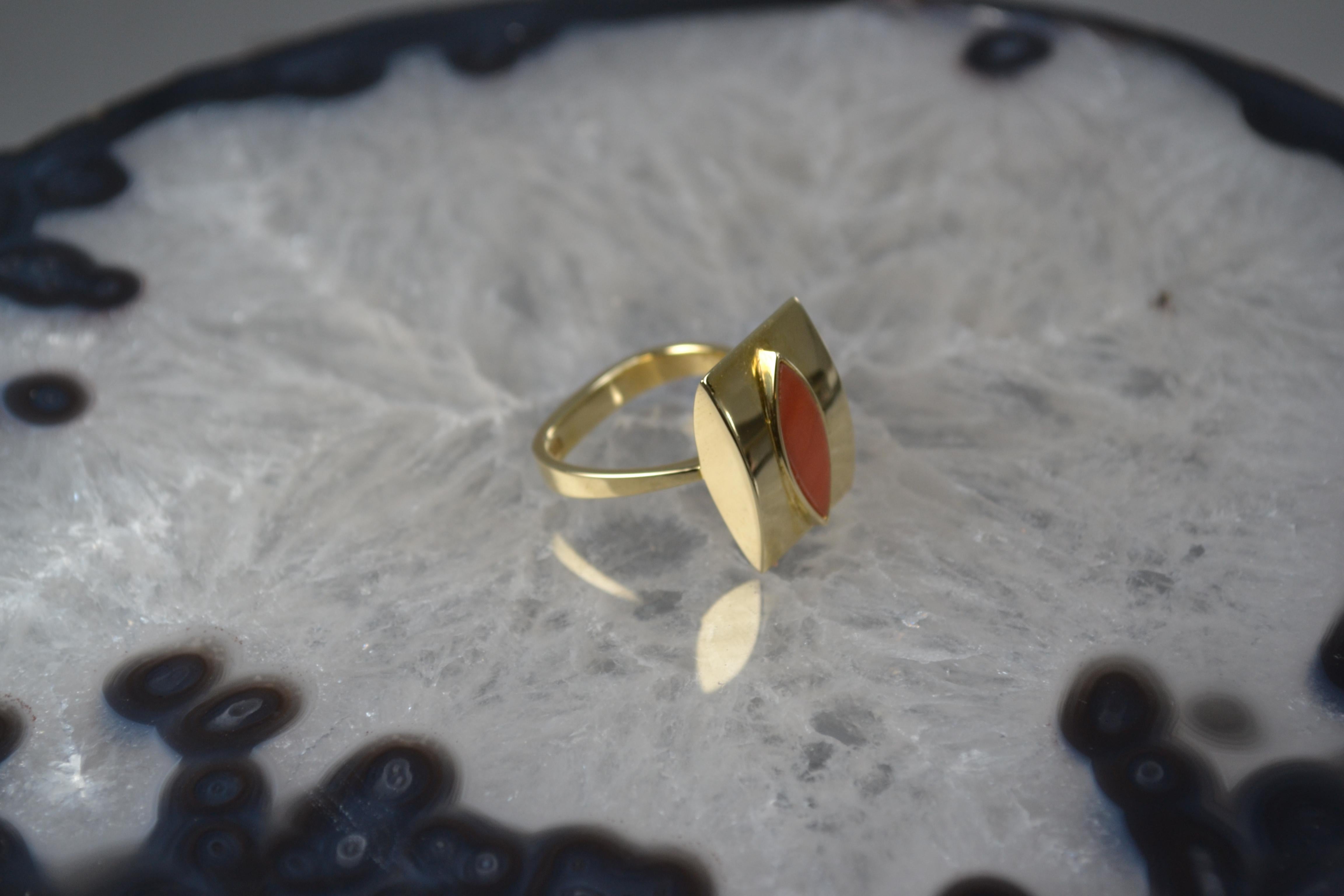 Taille Marquise Vintage 14k Gold Coral Leaf Ring One-of-a-Kind (bague en or 14k avec des feuilles de corail) en vente