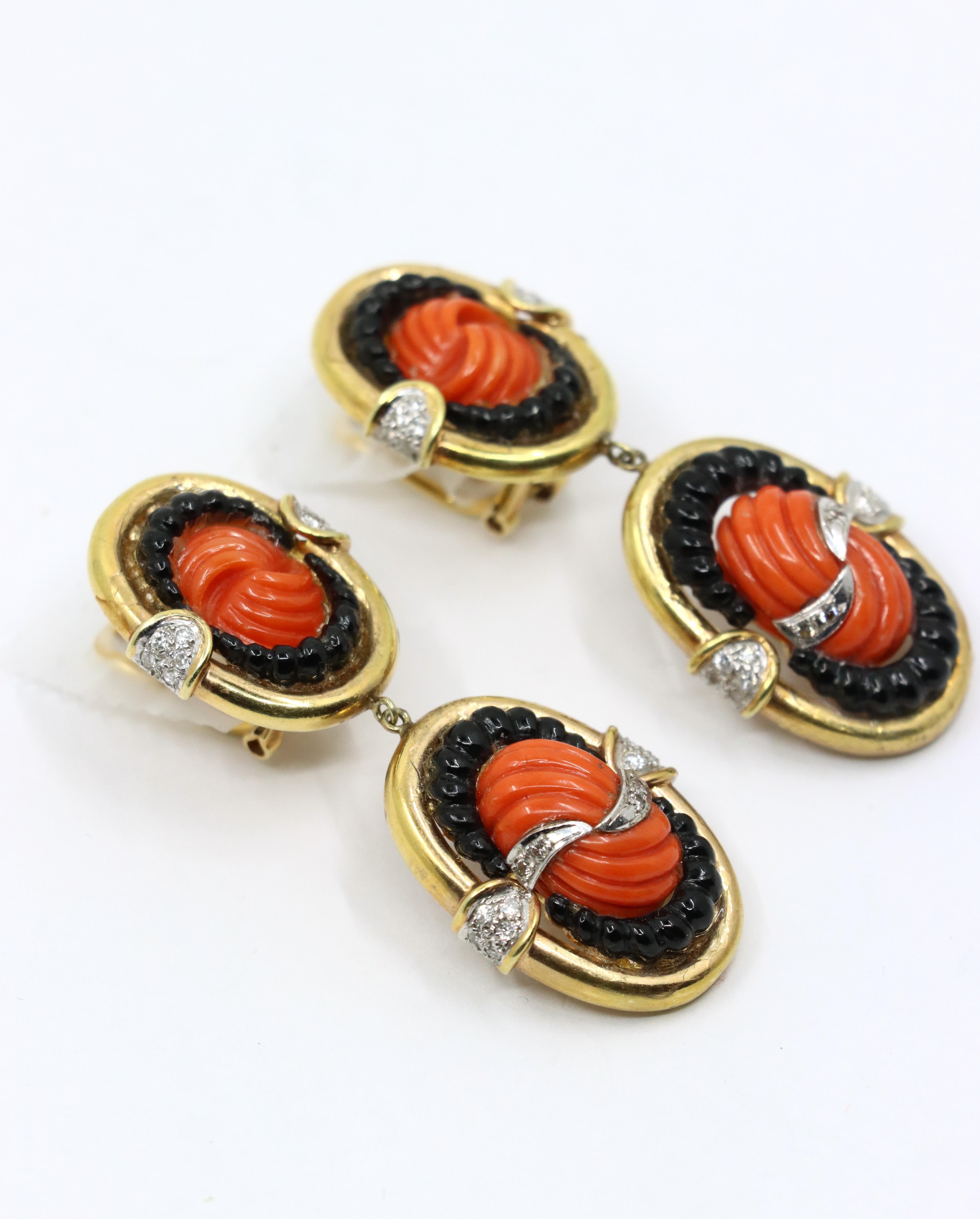 Ohrring aus 14 Karat Gold Koralle Onyx Diamant im Zustand „Gut“ im Angebot in Flushing, NY