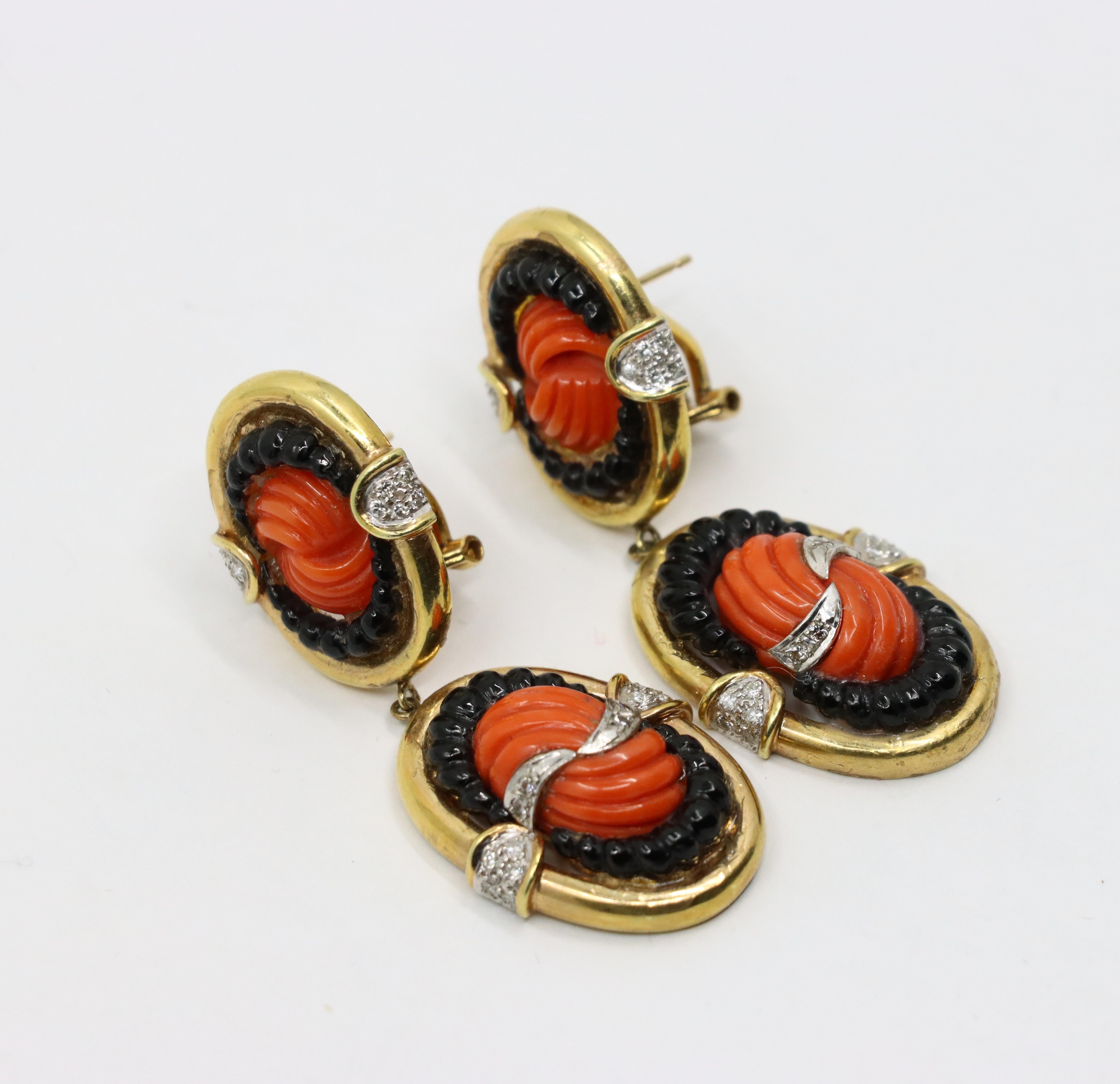 Ohrring aus 14 Karat Gold Koralle Onyx Diamant im Angebot 2