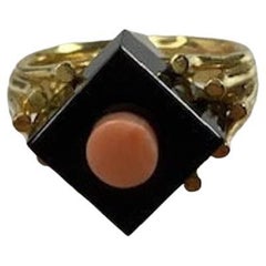 Vintage 14k Gold Coral & Onyx Geometric Ring One-of-a-kind