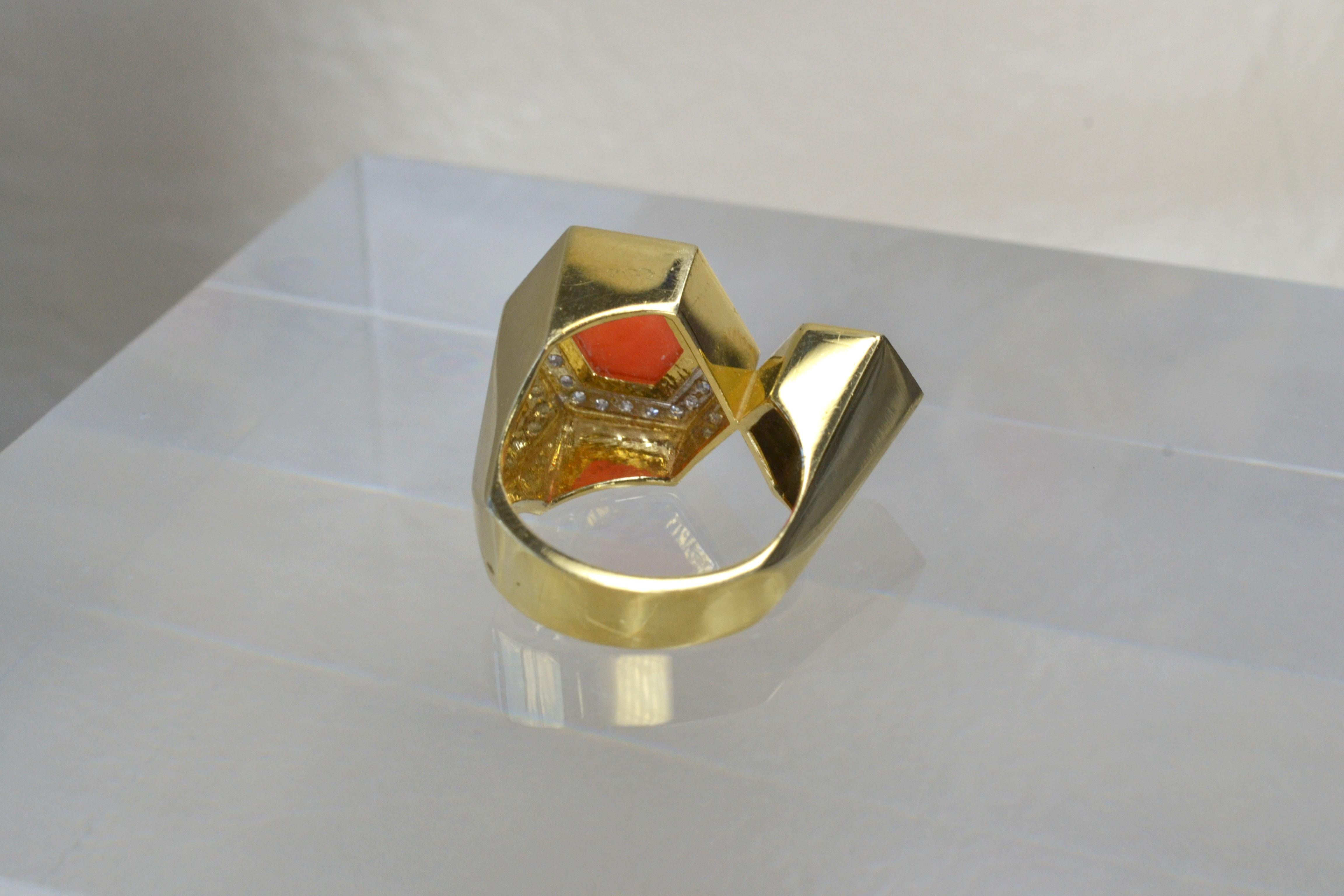 Vintage 14k Gold Koralle & Onyx Ring mit Diamant One-of-a-kind (Hexagonschliff) im Angebot