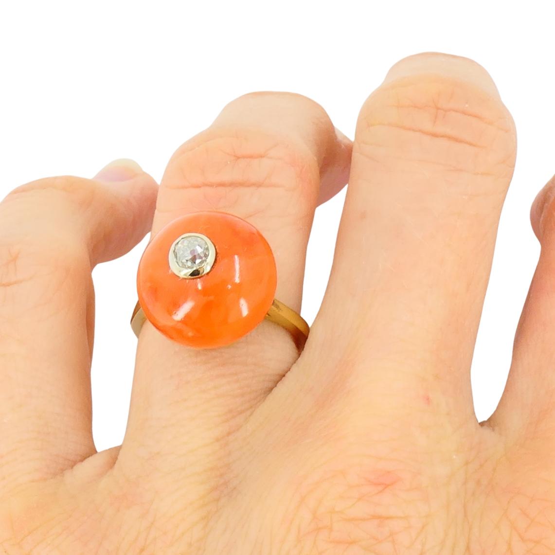Anello di corallo d'epoca in oro 14k con accenti di diamante in vendita 6