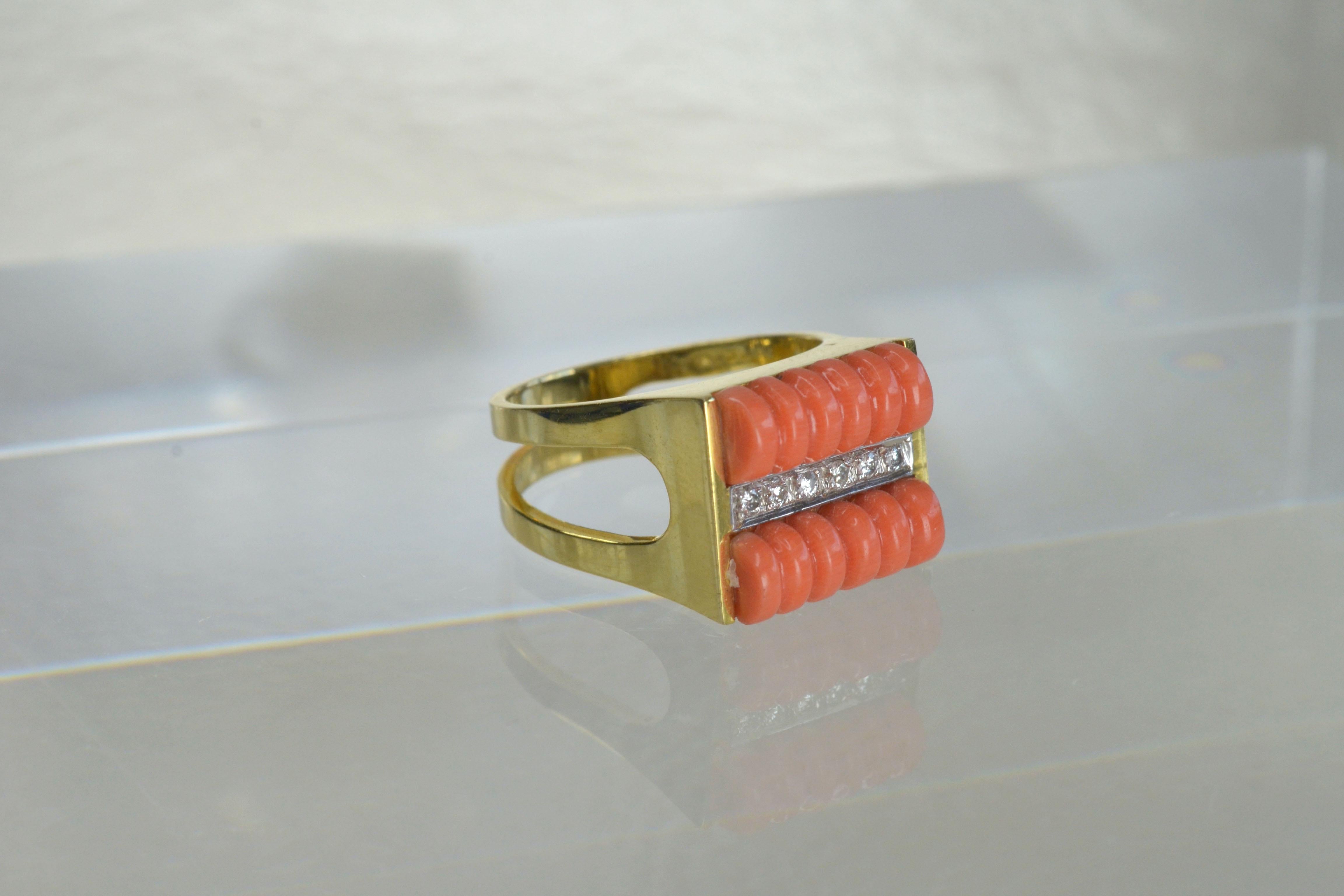 Vintage 14k Gold Coral & White Diamond Ring One-of-a-kind In Good Condition For Sale In London, GB