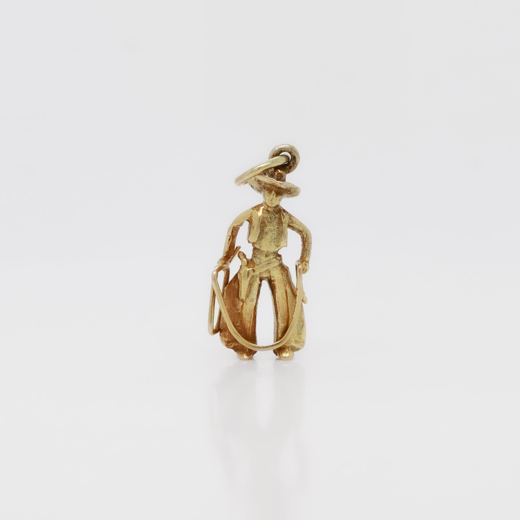 Vintage 14K Gold Cowboy with Rope & Lasso Charm for a Bracelet Bon état - En vente à Philadelphia, PA