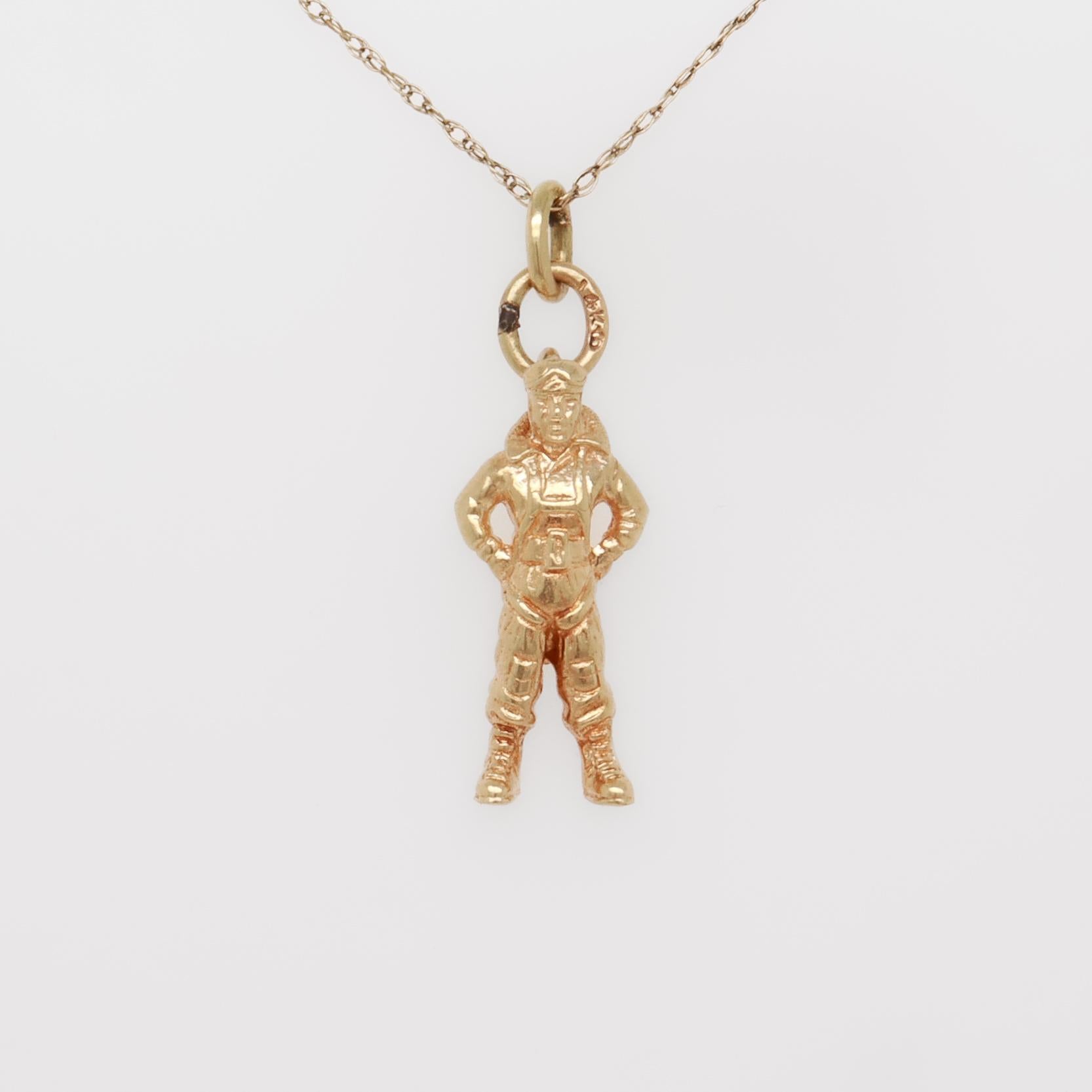 Vintage 14K Gold Cowboy with Rope & Lasso Charm for a Bracelet Pour femmes en vente