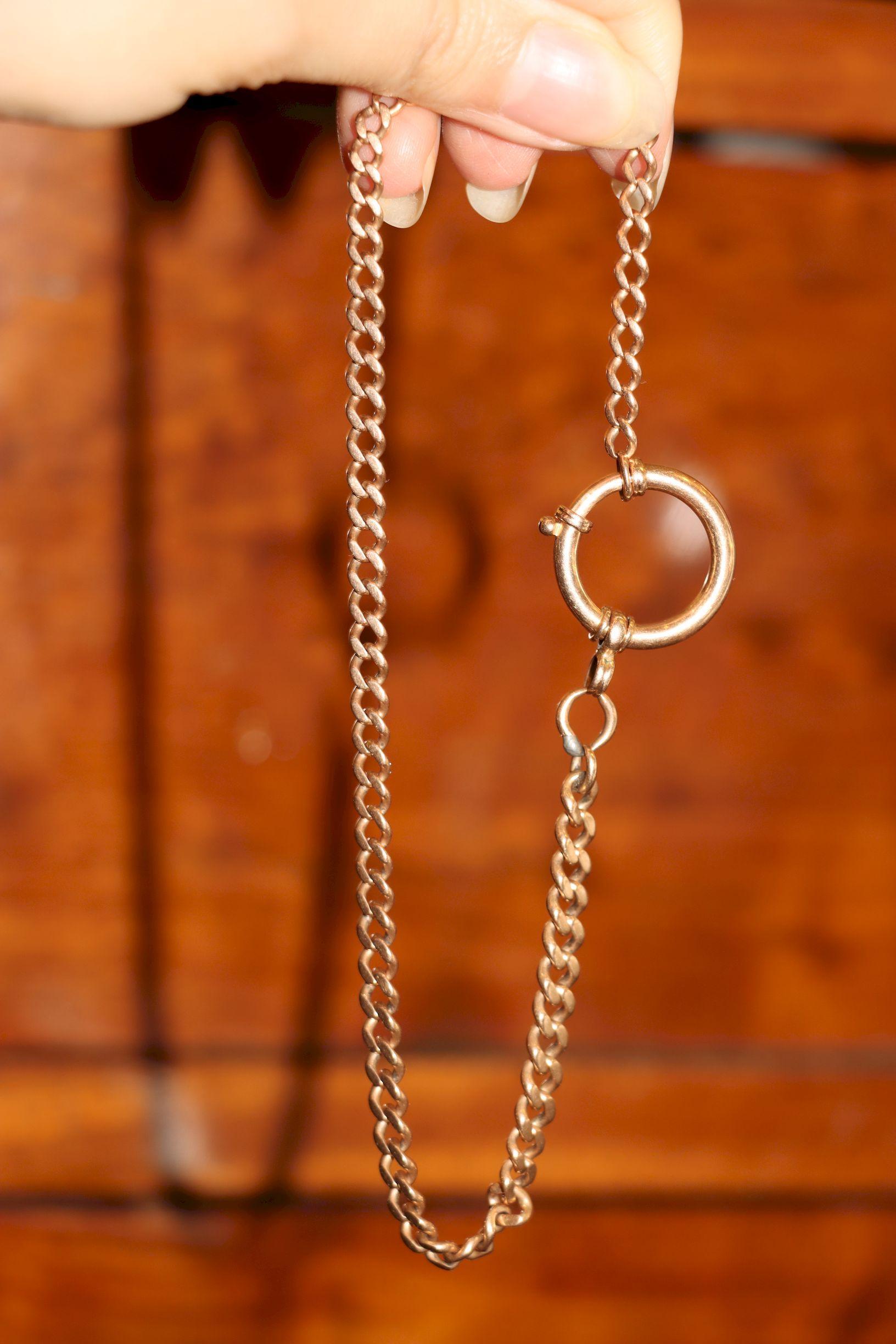 Cadena Cubana Vintage de Oro de 14K


Dimensiones aproximadas:
31 cm (Longitud) 
2,2 cm (Anchura)
0,4 cm - 0,5 cm (Cadena)
17,3 gramos de peso.