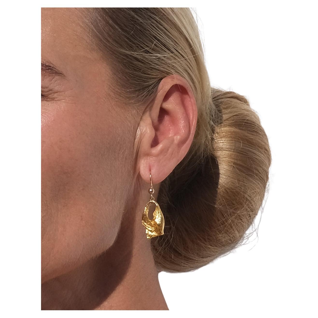 Vintage 14K Gold Dangling Earrings by Finnish Westerback Ky Made in the 1970s For Sale