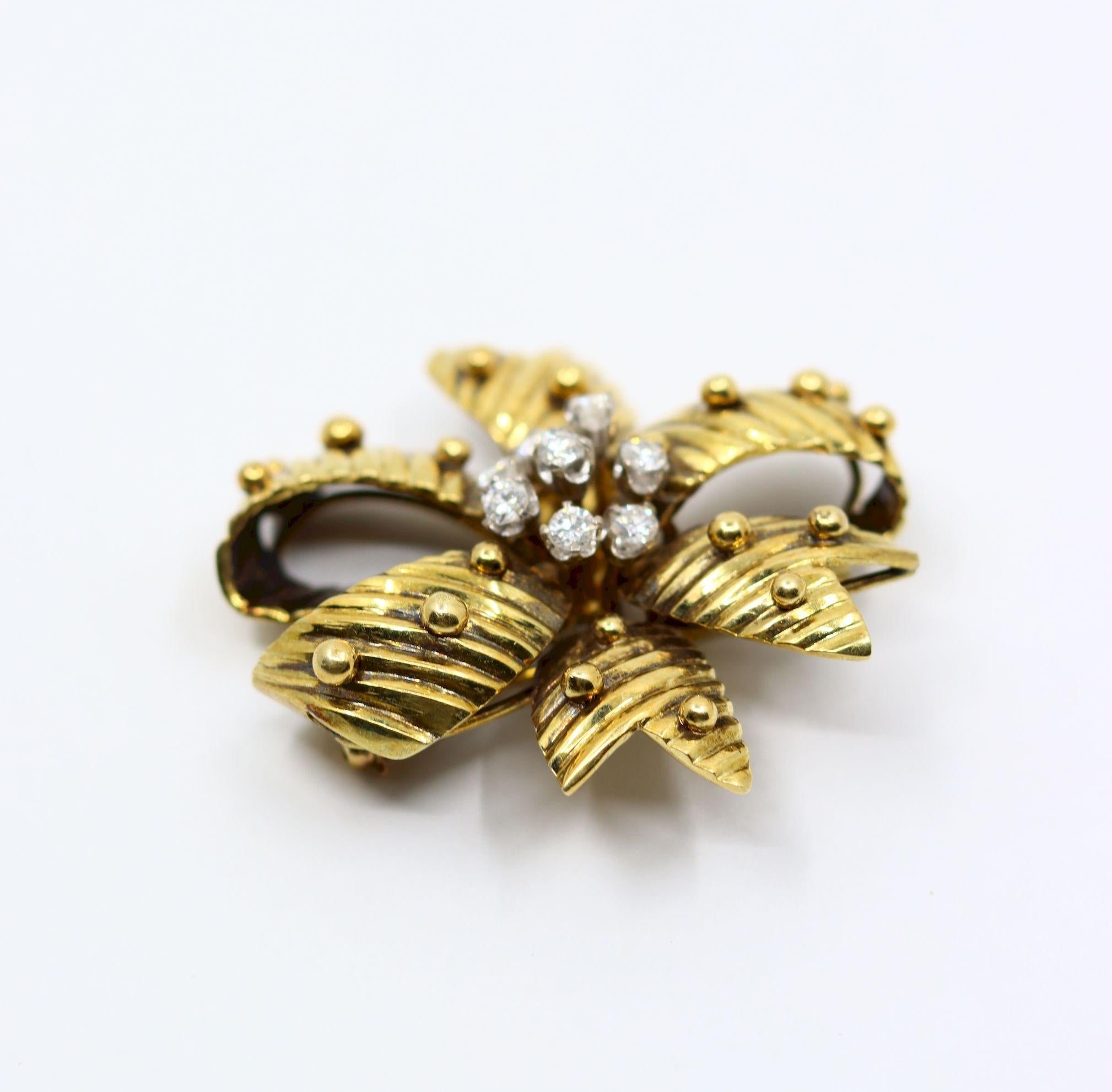 Vintage 14K Gold Diamond Bow Brosche Pin im Zustand „Gut“ im Angebot in Flushing, NY