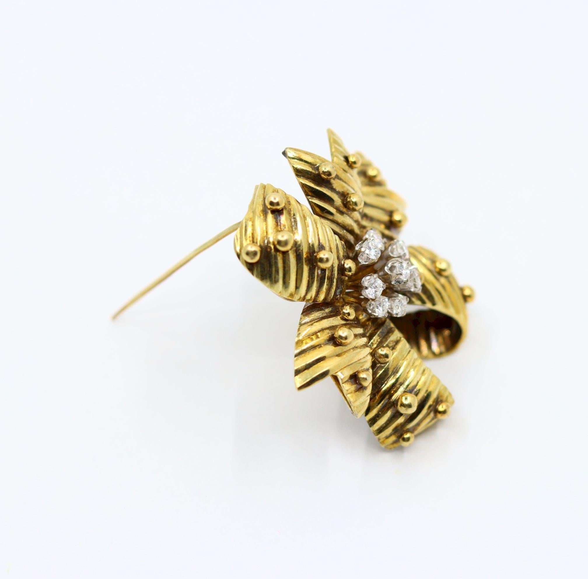 Vintage 14K Gold Diamond Bow Brosche Pin im Angebot 3