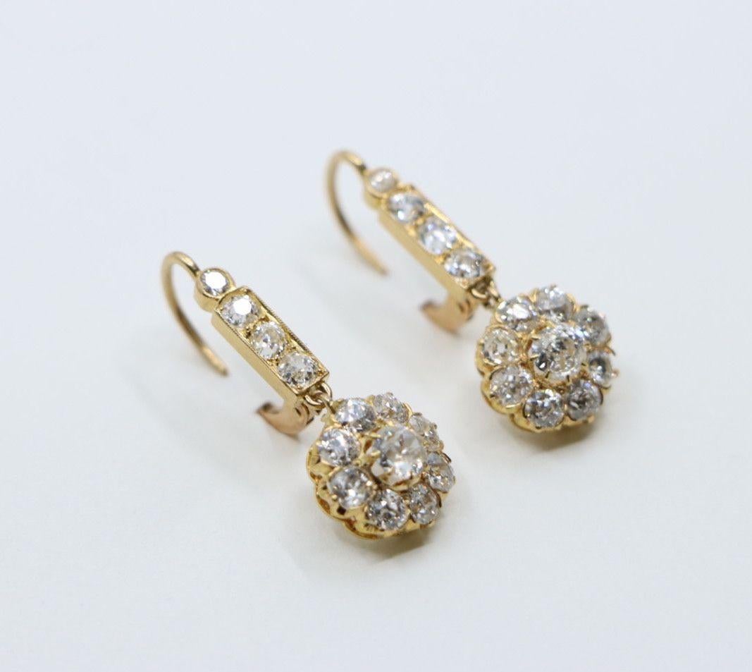 Vintage 14K Gold Diamond Flower Earrings

Approximate Dimensions: 
2.6 cm (Length) 
1 cm (Width) 
Approx. 2.6 carat (Diamond)
3.8 grams in weight.